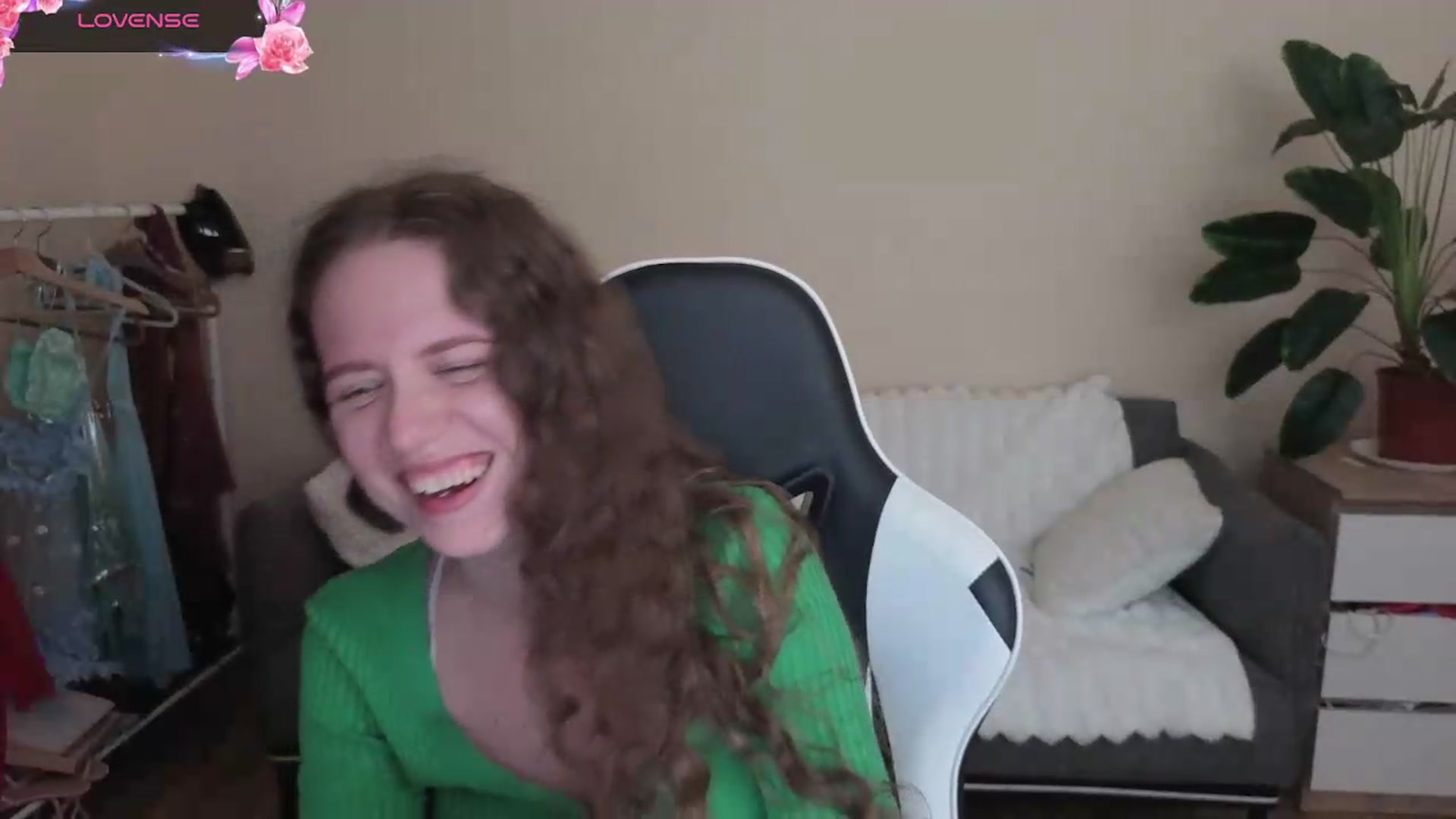 Gallery image thumbnail from BlueFlowerr's myfreecams stream on, 08/22/2026, 18:10 image 14 of 20