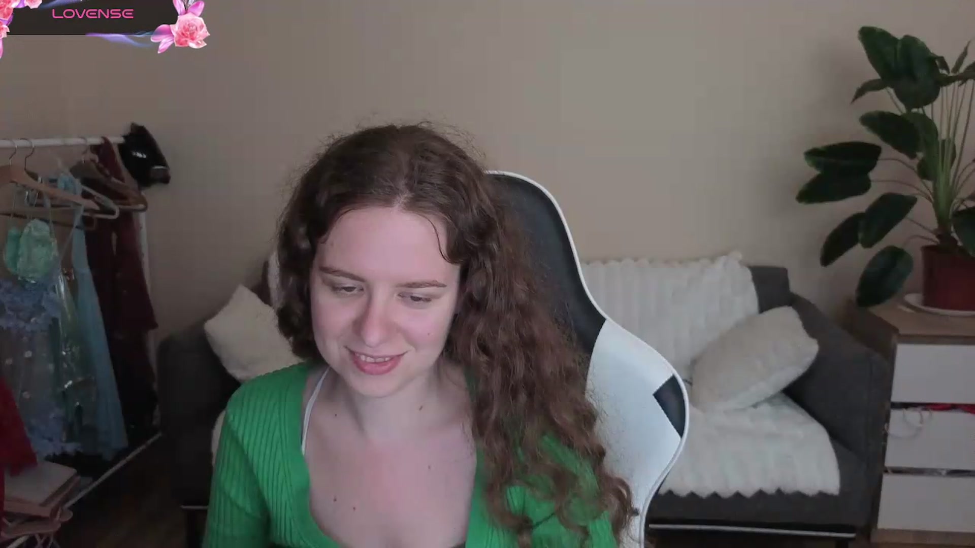 Gallery image thumbnail from BlueFlowerr's myfreecams stream on, 08/22/2026, 18:10 image 19 of 20
