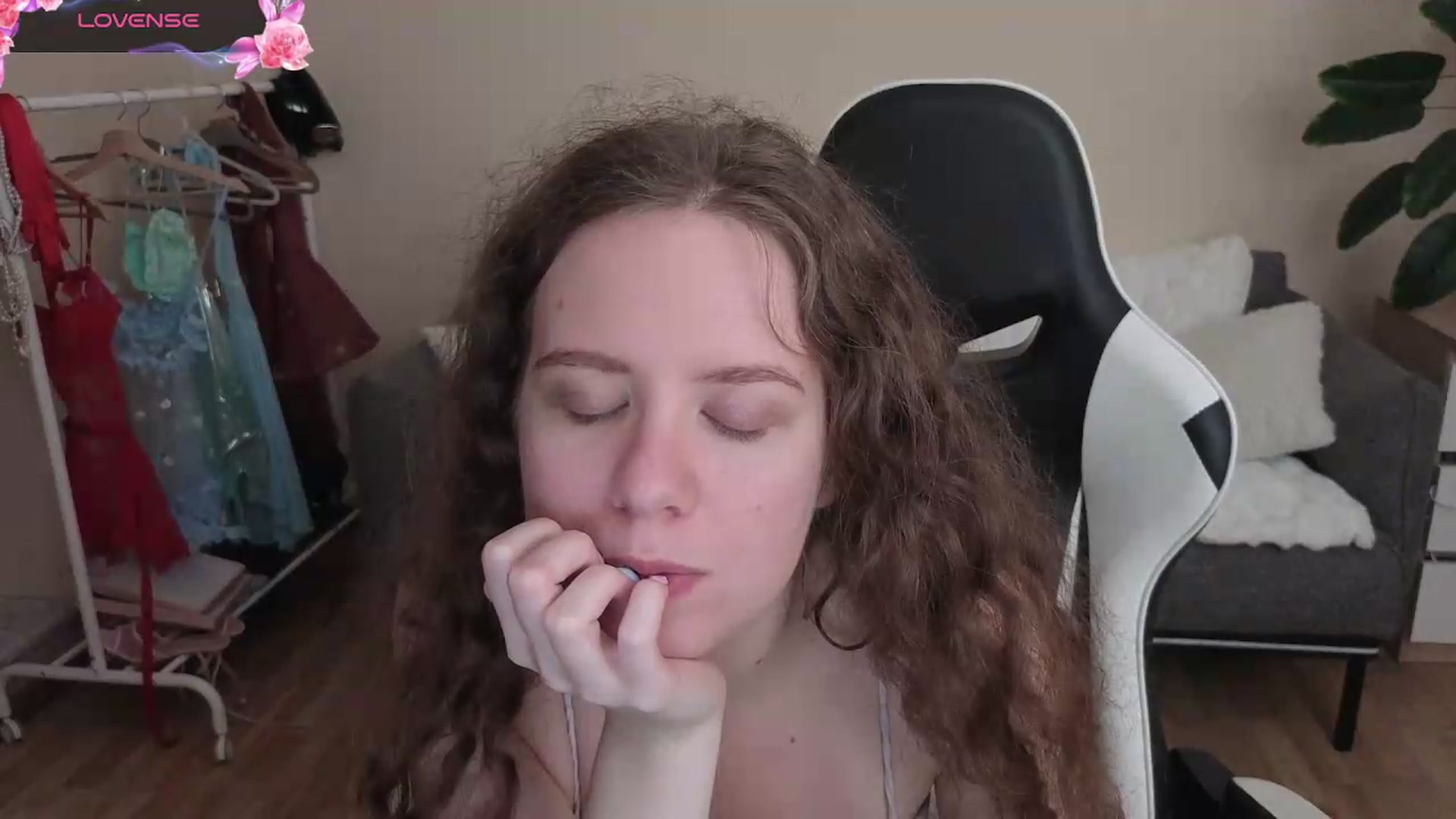 Gallery image thumbnail from BlueFlowerr's myfreecams stream on, 08/22/2026, 23:38 image 5 of 20