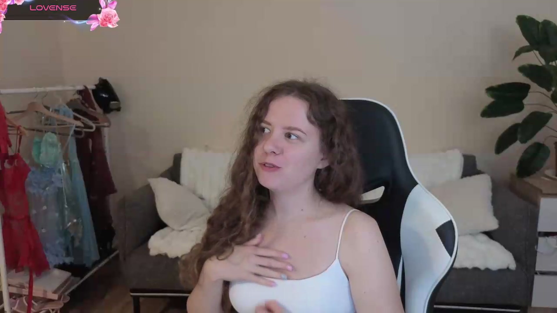 Gallery image thumbnail from BlueFlowerr's myfreecams stream on, 08/23/2026, 16:53 image 6 of 20