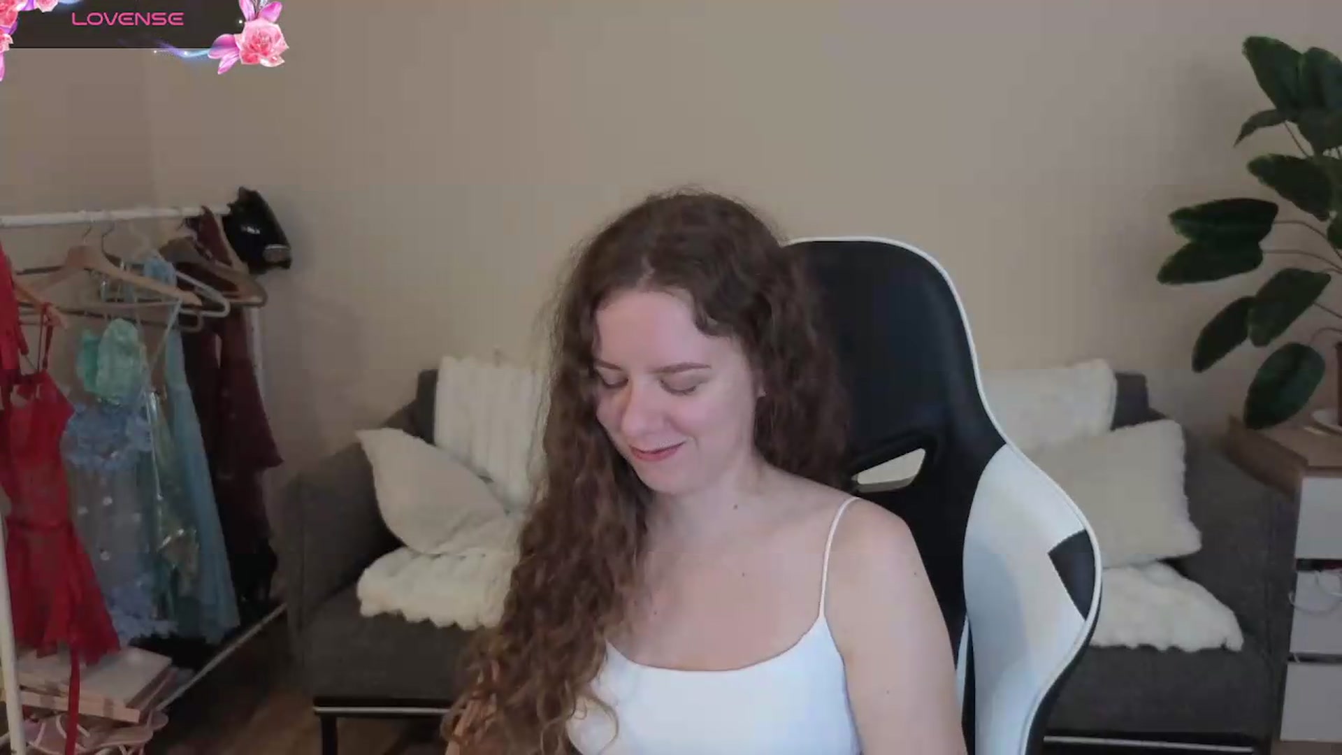 Gallery image thumbnail from BlueFlowerr's myfreecams stream on, 08/23/2026, 16:53 image 18 of 20