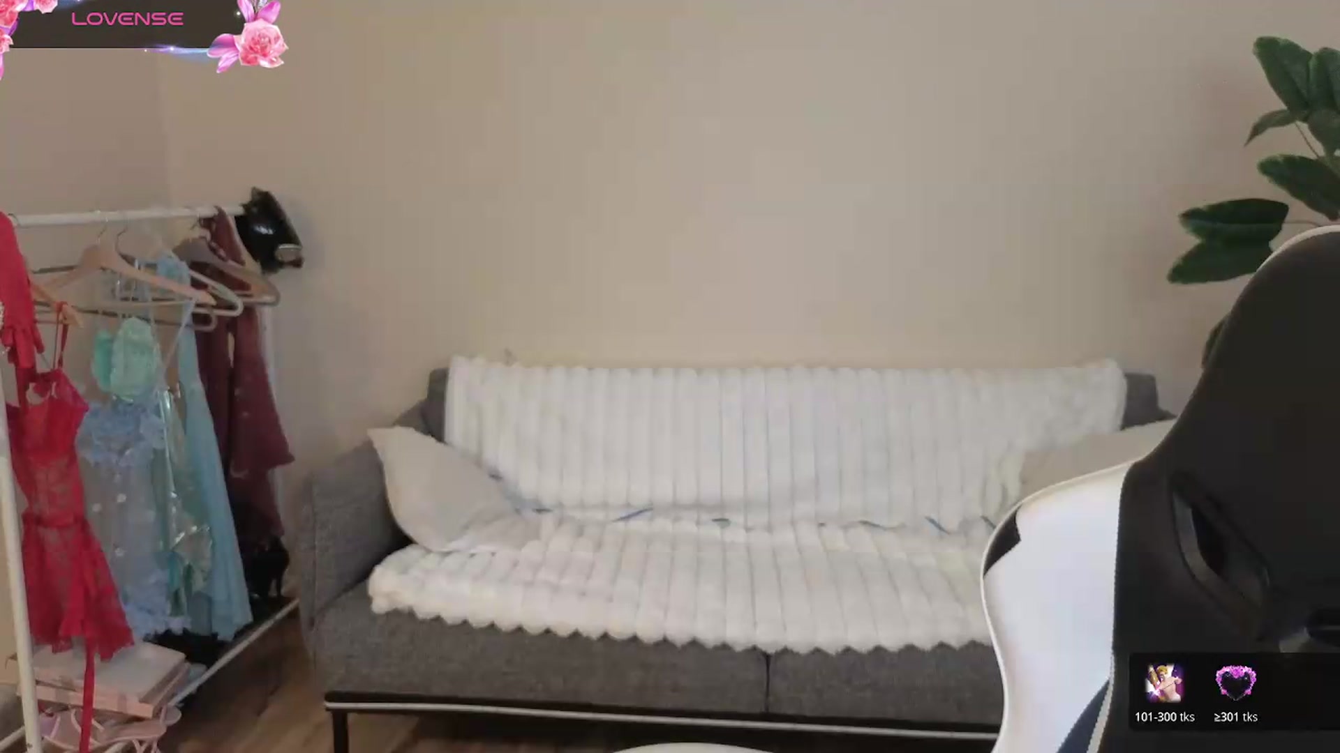 Gallery image thumbnail from BlueFlowerr's myfreecams stream on, 08/23/2026, 17:42 image 17 of 20
