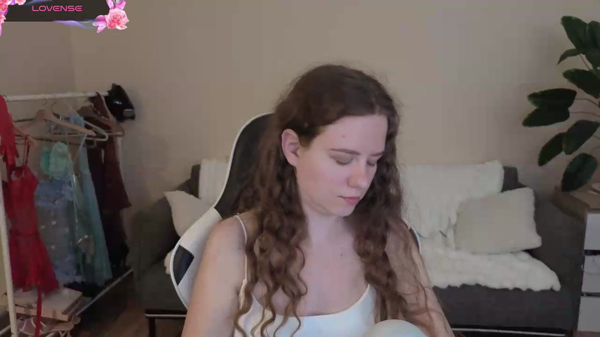 Gallery image thumbnail from BlueFlowerr's myfreecams stream on, 08/23/2026, 17:42 image 16 of 20
