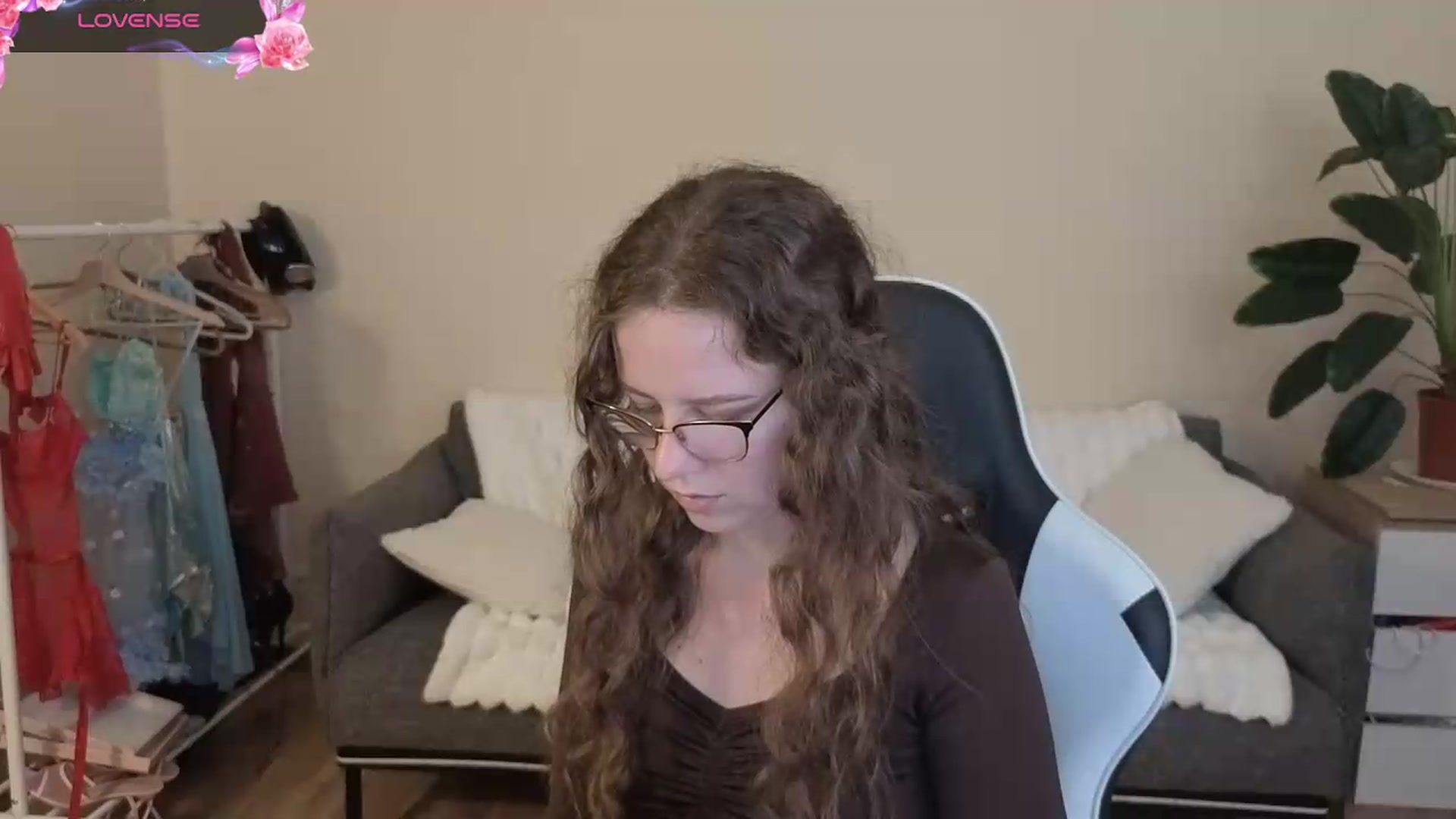 Gallery image thumbnail from BlueFlowerr's myfreecams stream on, 08/24/2026, 19:17 image 19 of 20
