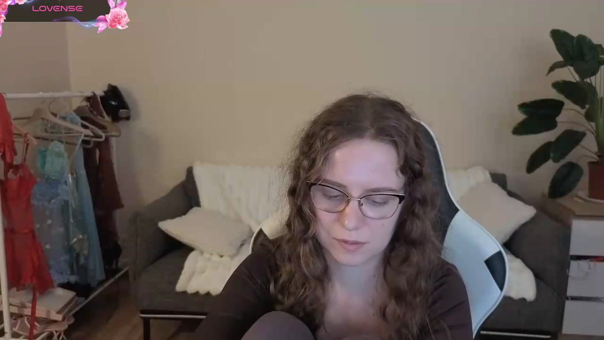 Gallery image thumbnail from BlueFlowerr's myfreecams stream on, 08/24/2026, 19:17 image 17 of 20