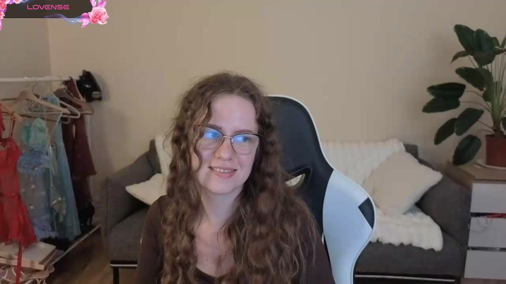 Gallery image thumbnail from BlueFlowerr's myfreecams stream on, 08/24/2026, 19:17 image 9 of 20