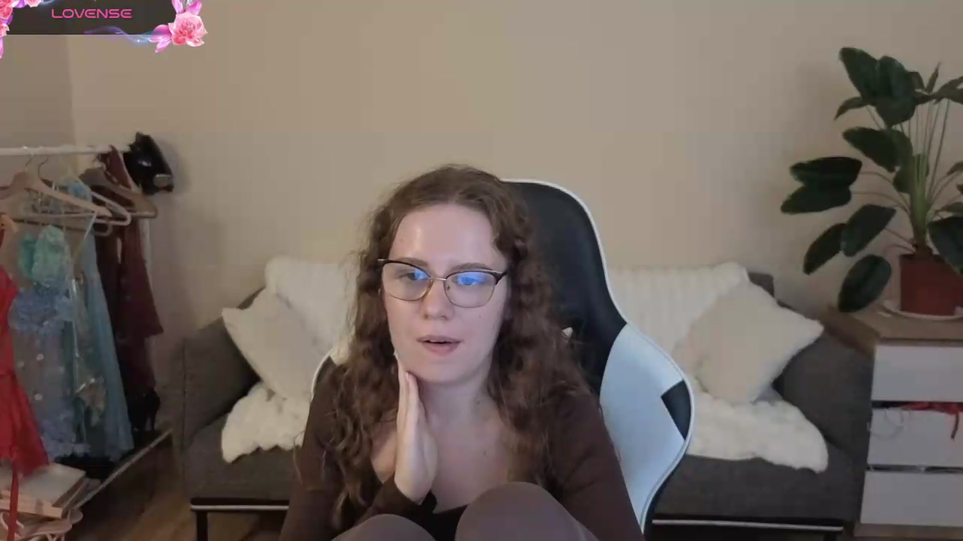 Gallery image thumbnail from BlueFlowerr's myfreecams stream on, 08/24/2026, 19:17 image 5 of 20