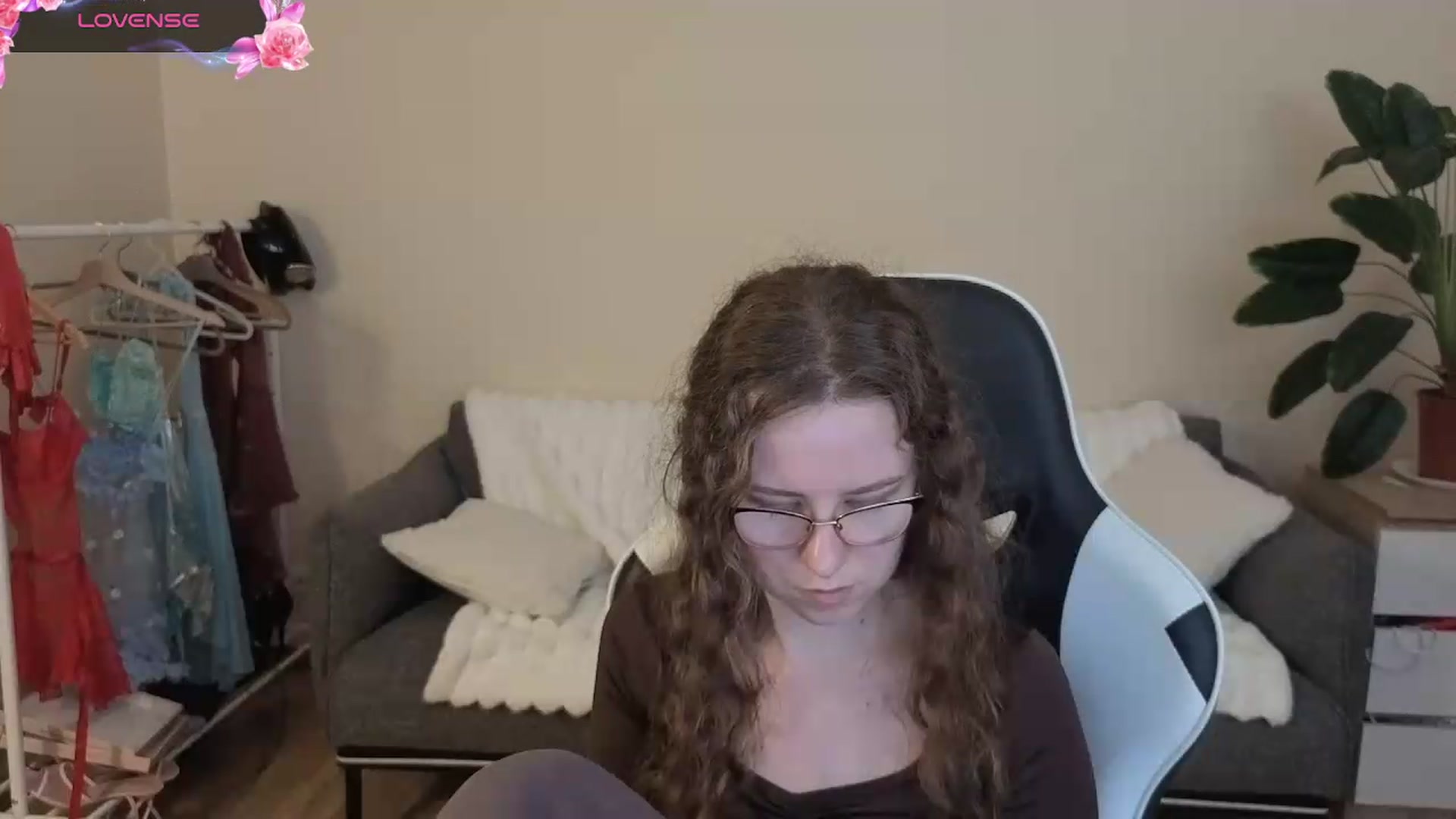 Gallery image thumbnail from BlueFlowerr's myfreecams stream on, 08/24/2026, 19:17 image 16 of 20