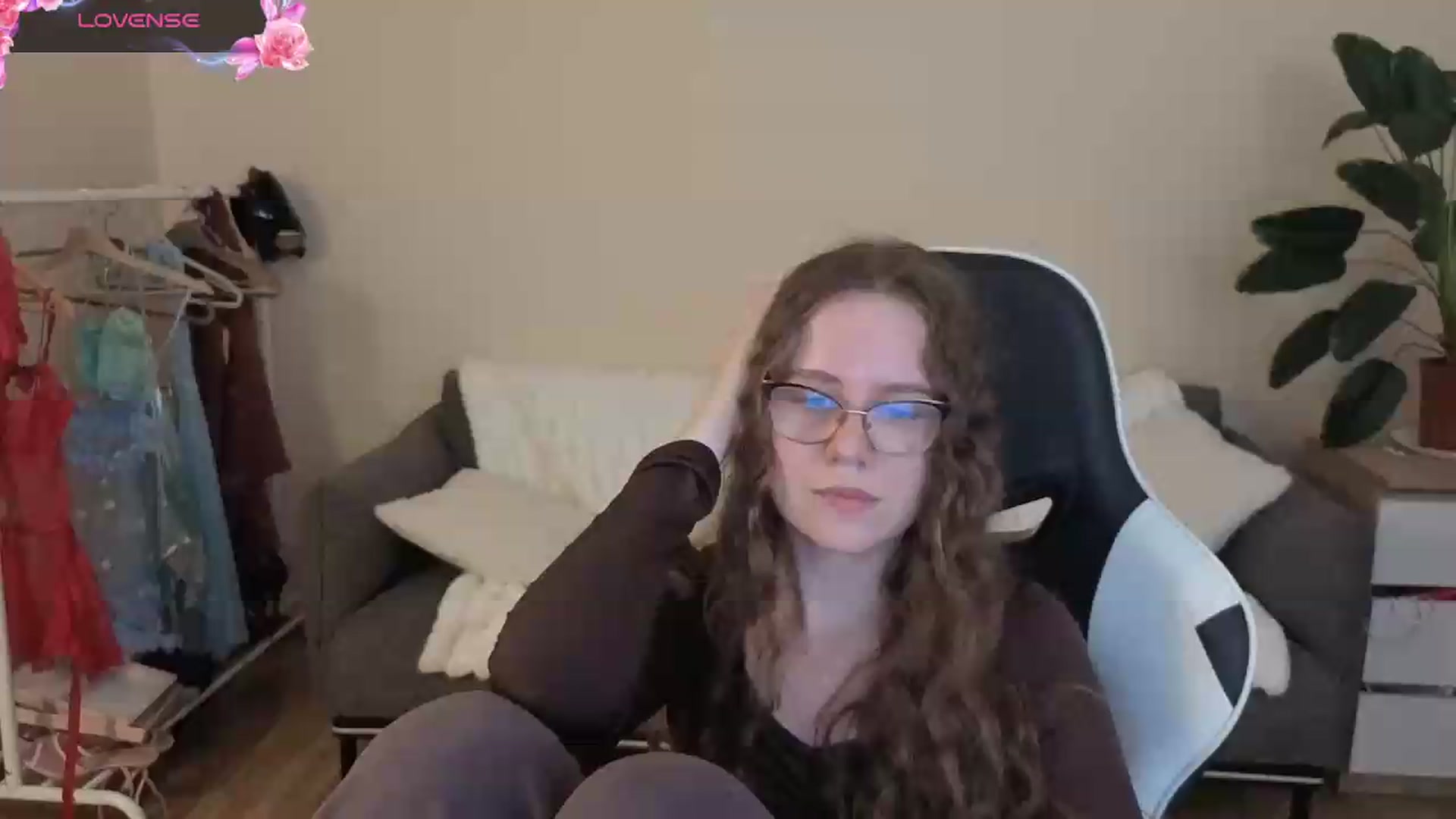 Gallery image thumbnail from BlueFlowerr's myfreecams stream on, 08/24/2026, 20:32 image 18 of 20
