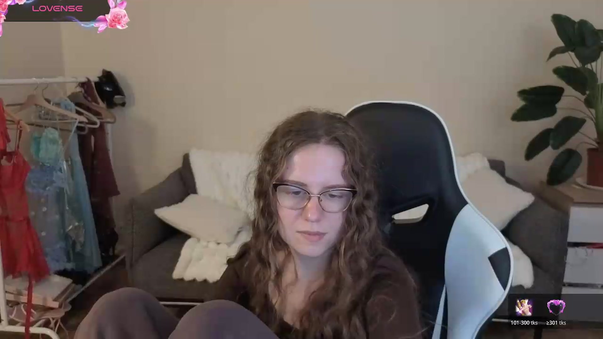 Gallery image thumbnail from BlueFlowerr's myfreecams stream on, 08/24/2026, 20:32 image 17 of 20
