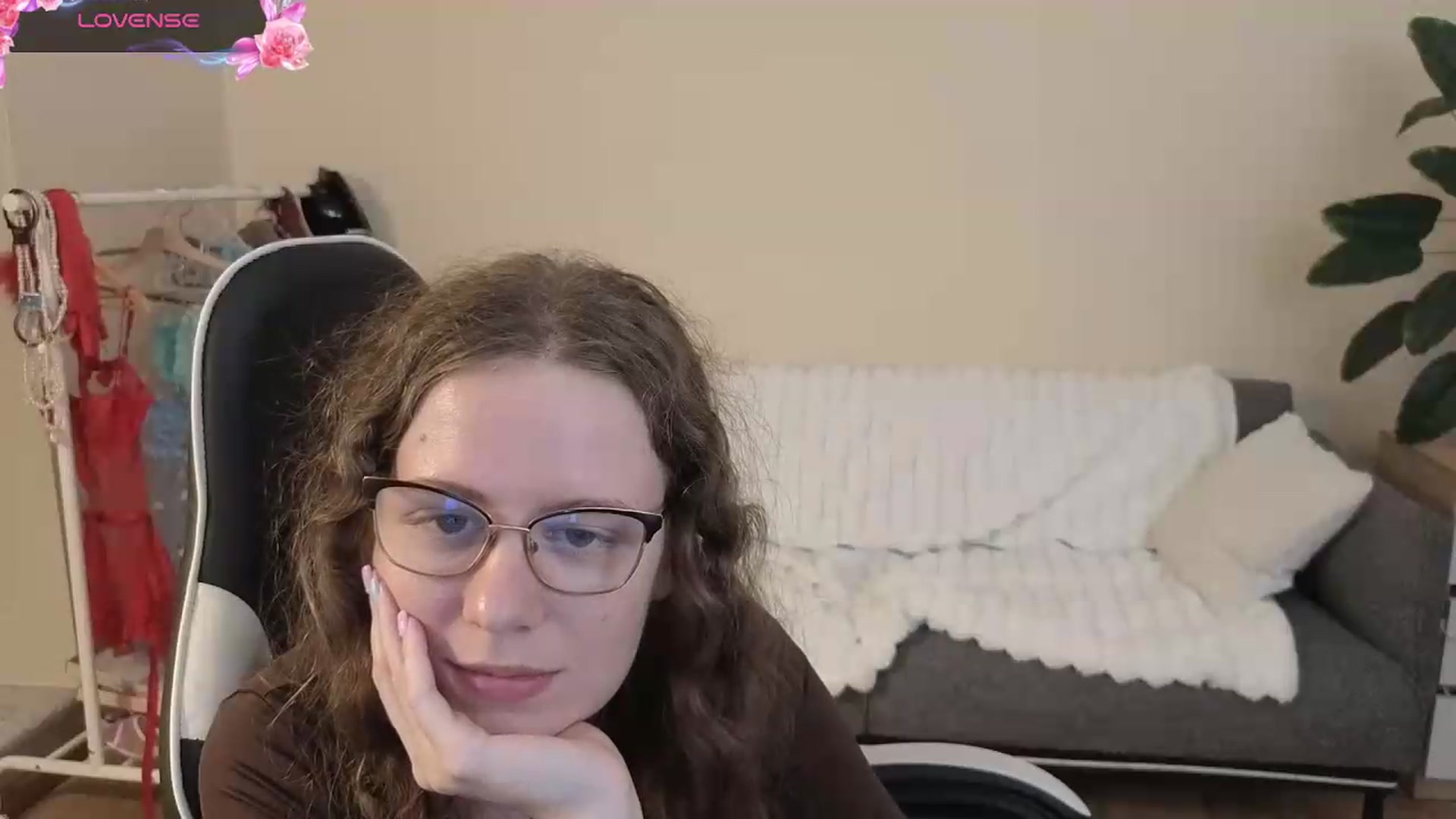 Gallery image thumbnail from BlueFlowerr's myfreecams stream on, 08/24/2026, 22:43 image 17 of 20