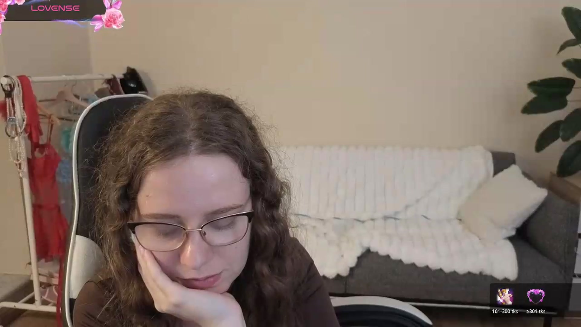 Gallery image thumbnail from BlueFlowerr's myfreecams stream on, 08/24/2026, 22:43 image 18 of 20