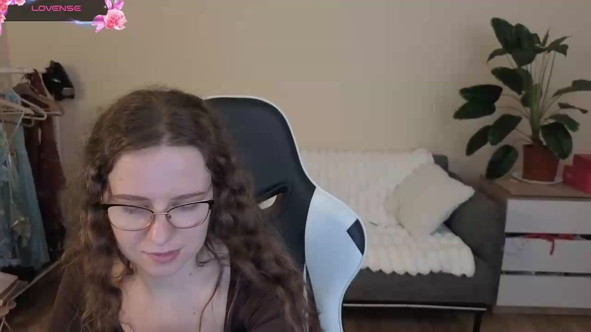 Gallery image thumbnail from BlueFlowerr's myfreecams stream on, 08/24/2026, 22:43 image 11 of 20