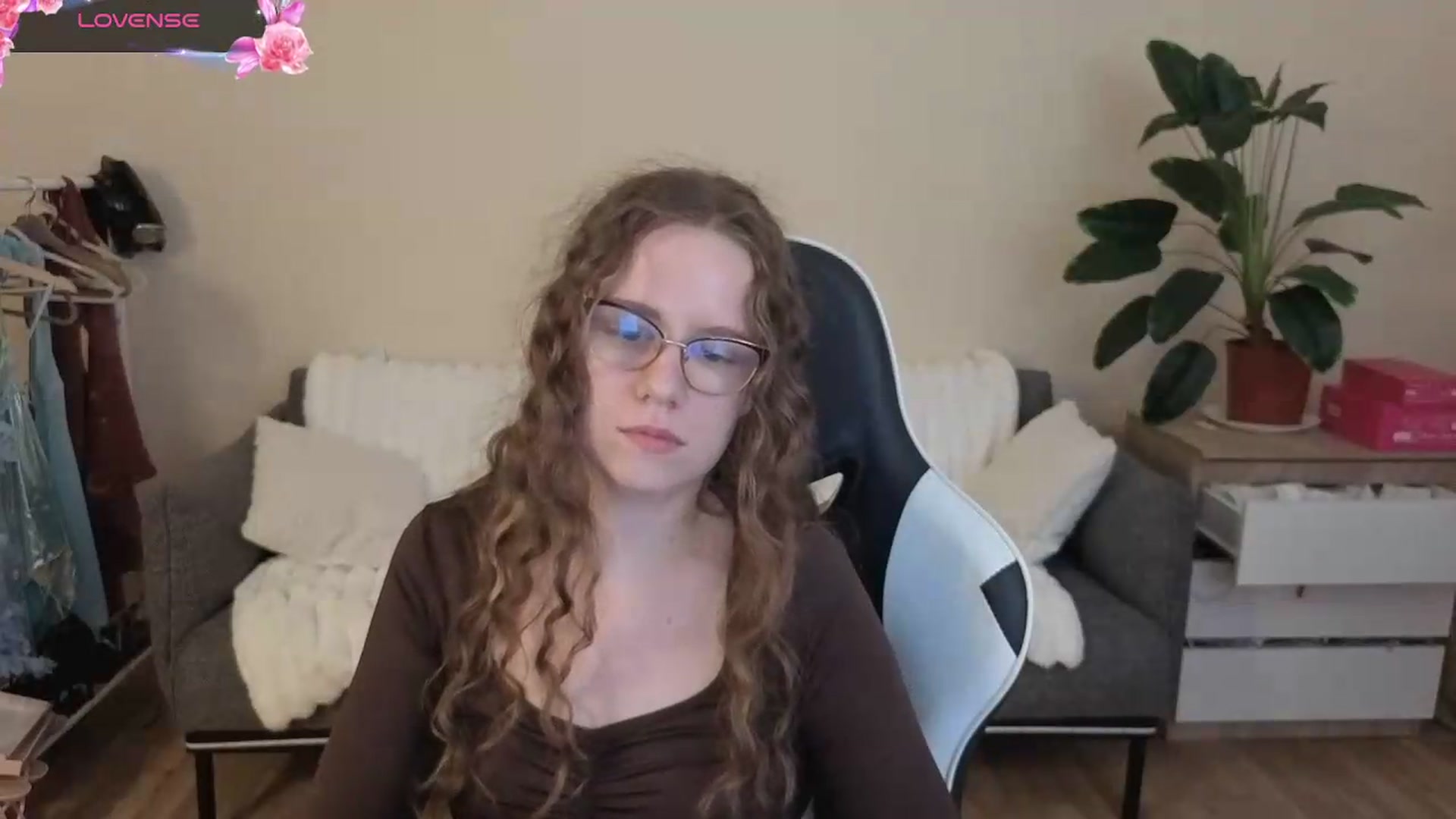 Gallery image thumbnail from BlueFlowerr's myfreecams stream on, 08/25/2026, 24:02 image 16 of 20