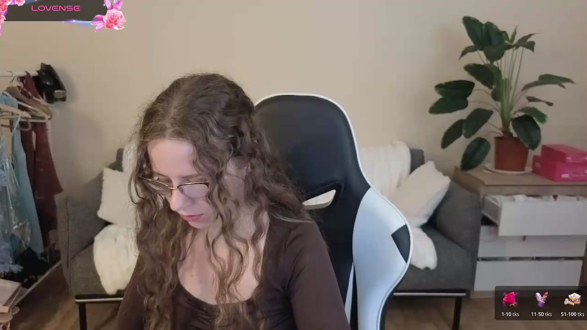 Gallery image thumbnail from BlueFlowerr's myfreecams stream on, 08/25/2026, 24:02 image 14 of 20