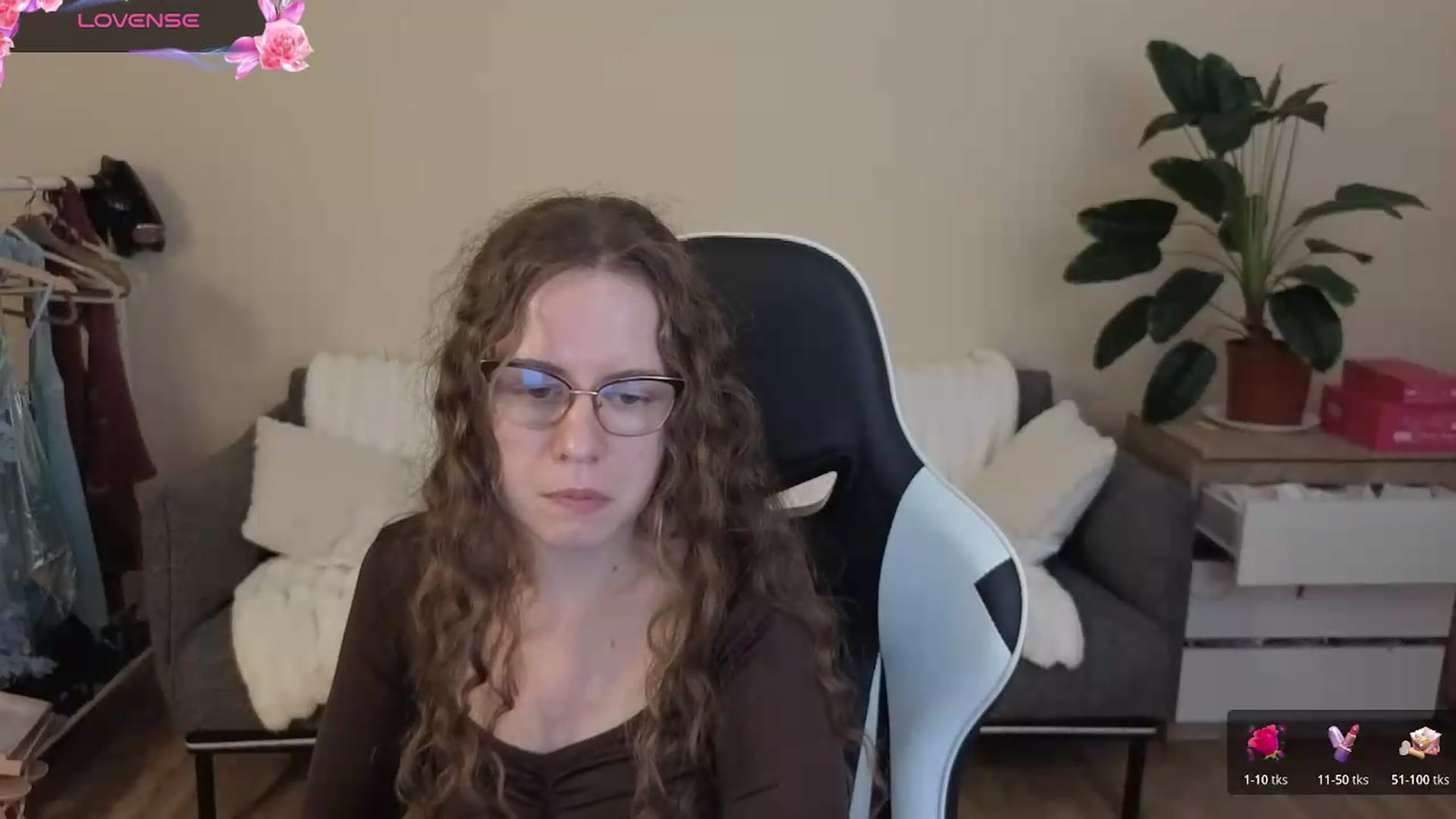 Gallery image thumbnail from BlueFlowerr's myfreecams stream on, 08/25/2026, 24:02 image 17 of 20