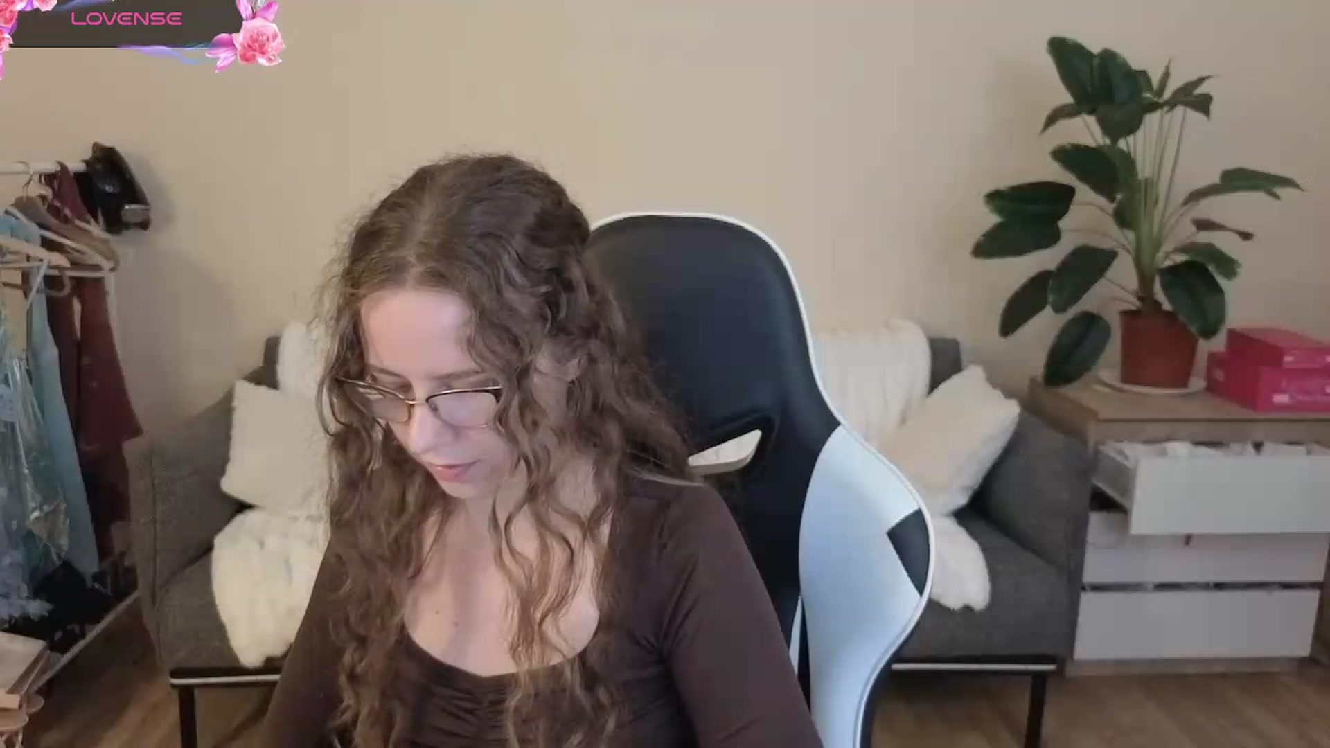 Gallery image thumbnail from BlueFlowerr's myfreecams stream on, 08/25/2026, 24:02 image 13 of 20