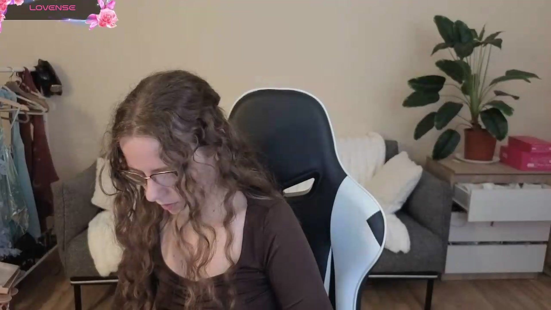 Gallery image thumbnail from BlueFlowerr's myfreecams stream on, 08/25/2026, 24:02 image 10 of 20