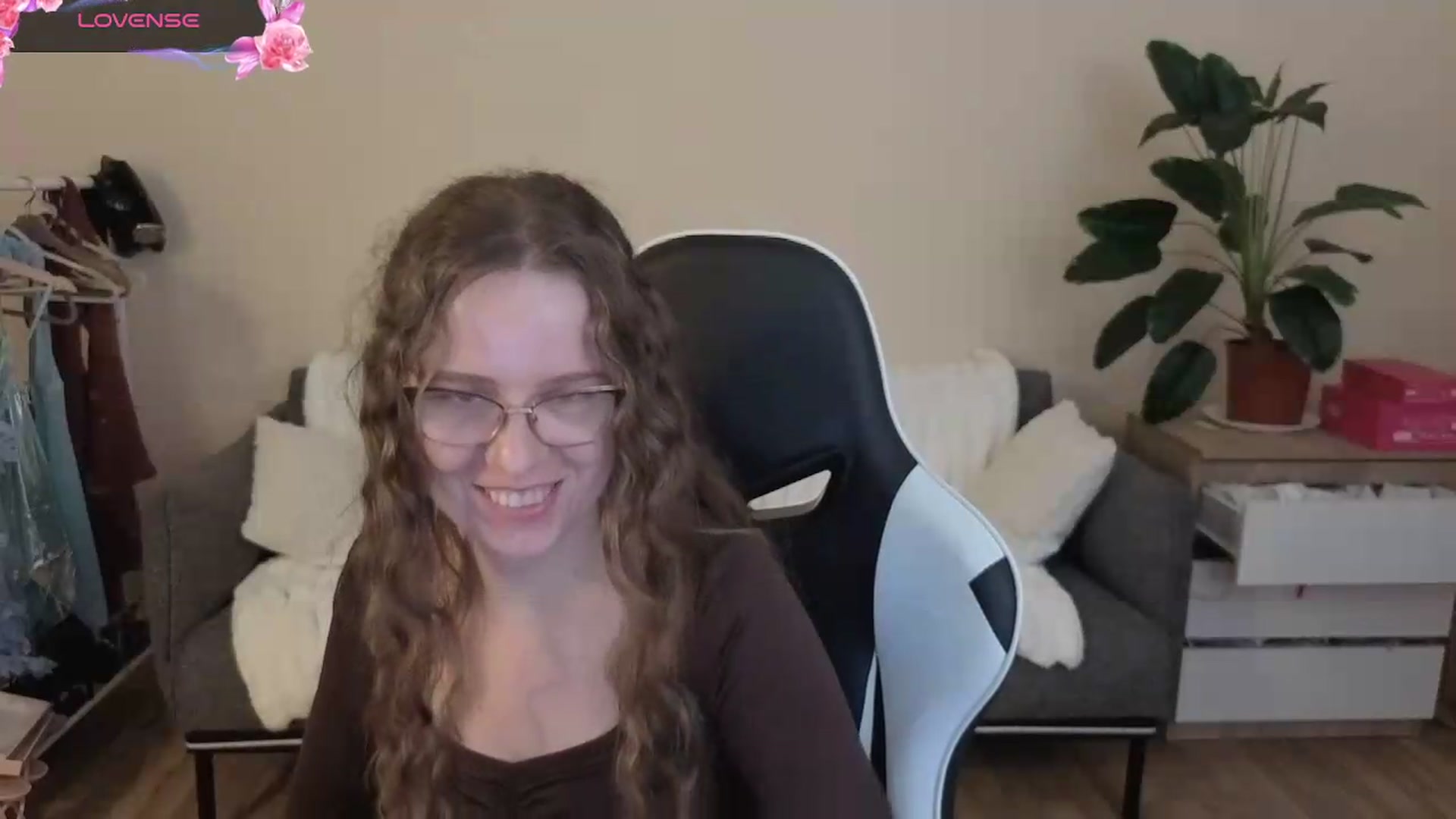 Gallery image thumbnail from BlueFlowerr's myfreecams stream on, 08/25/2026, 24:02 image 15 of 20