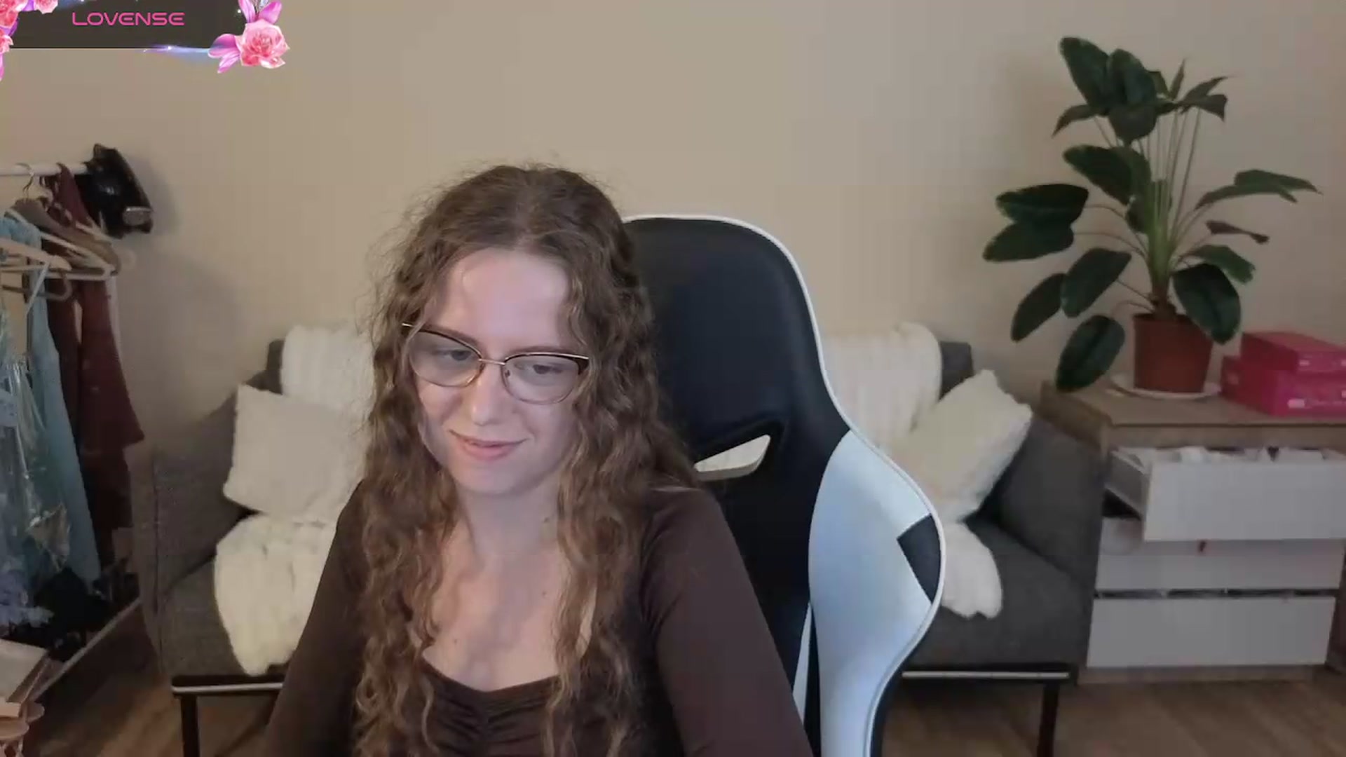 Gallery image thumbnail from BlueFlowerr's myfreecams stream on, 08/25/2026, 24:02 image 12 of 20