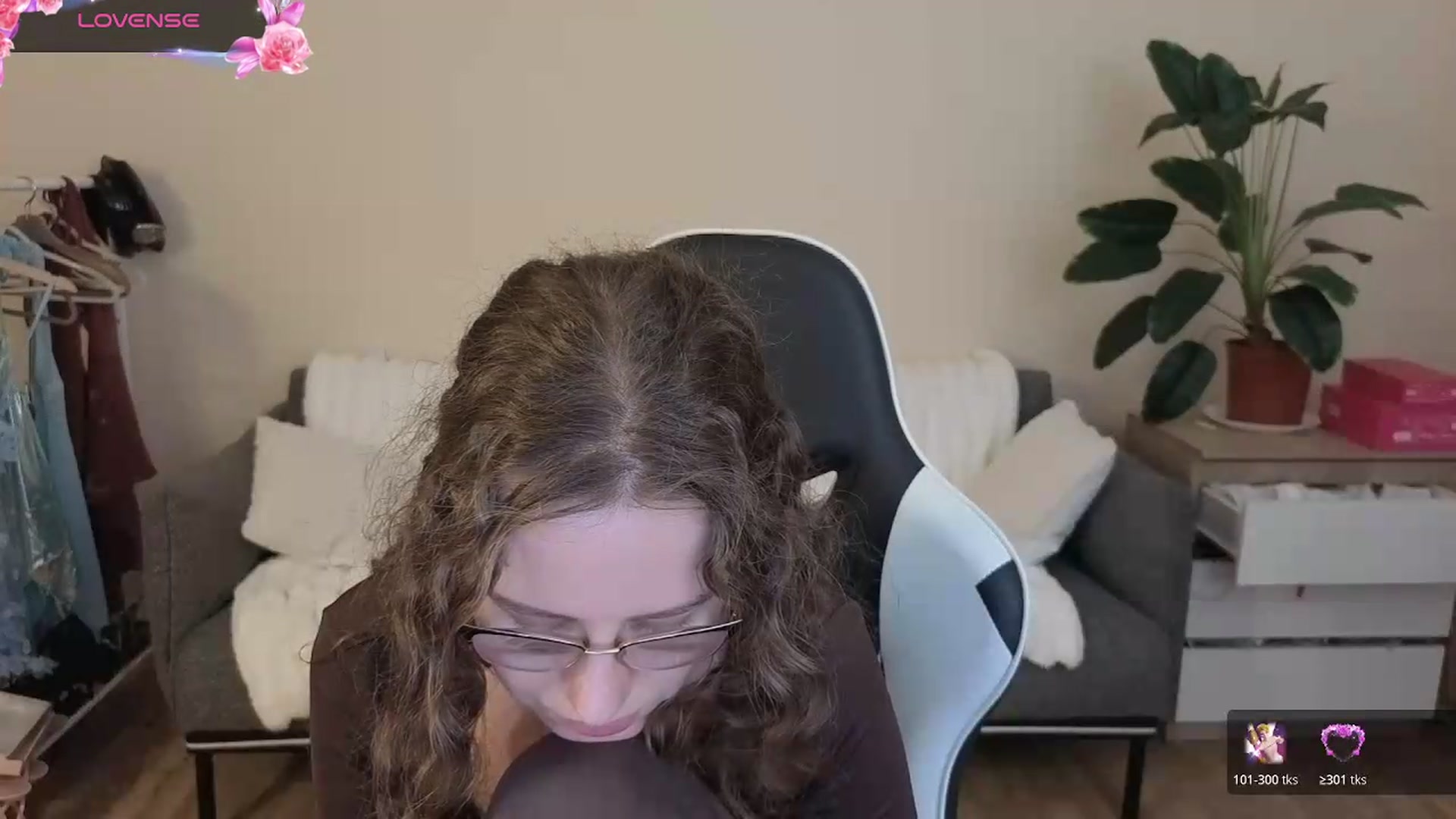 Gallery image thumbnail from BlueFlowerr's myfreecams stream on, 08/25/2026, 24:02 image 2 of 20