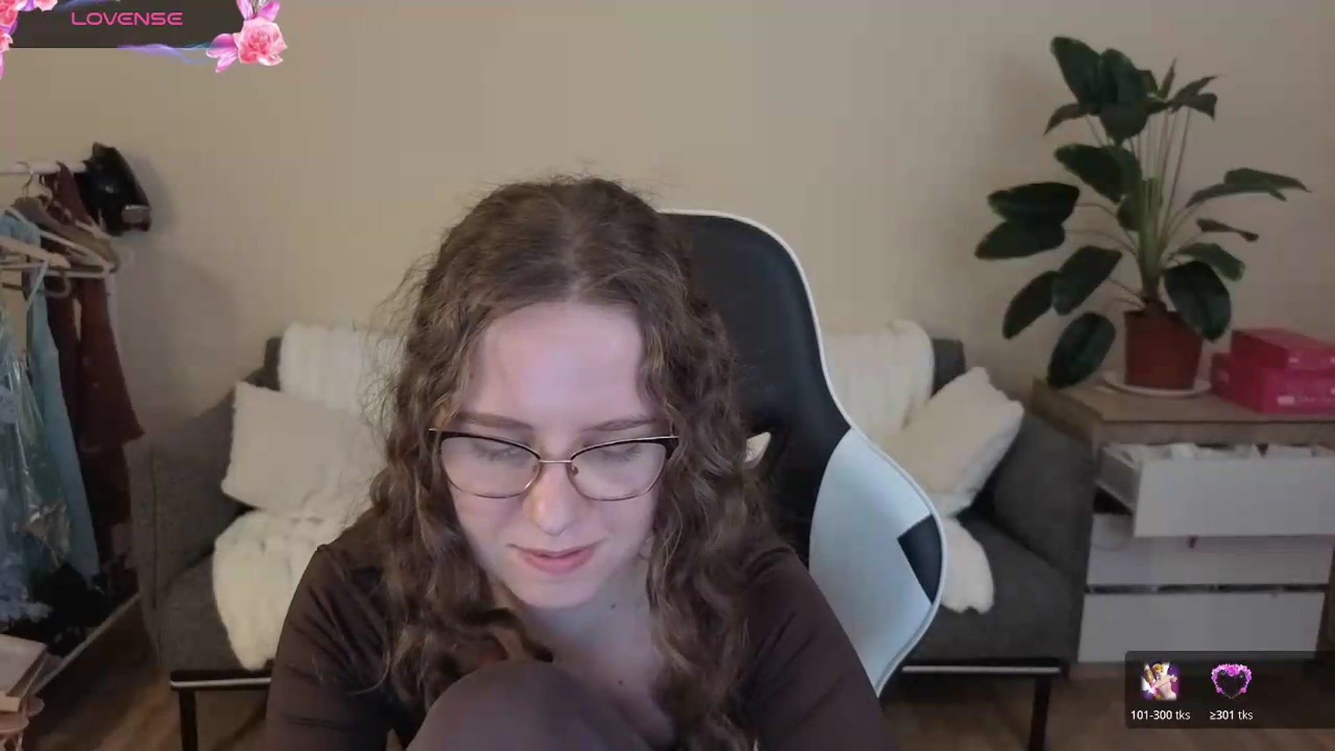 Gallery image thumbnail from BlueFlowerr's myfreecams stream on, 08/25/2026, 24:02 image 5 of 20