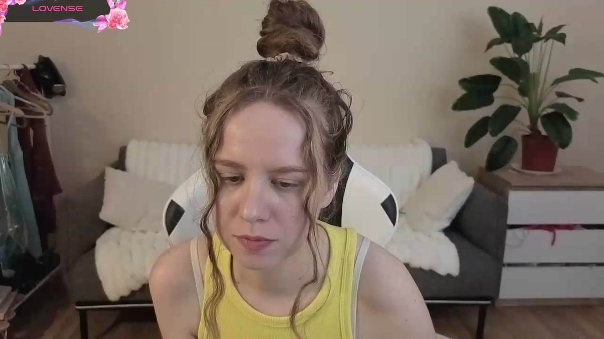 Gallery image thumbnail from BlueFlowerr's myfreecams stream on, 08/27/2026, 19:41 image 3 of 20