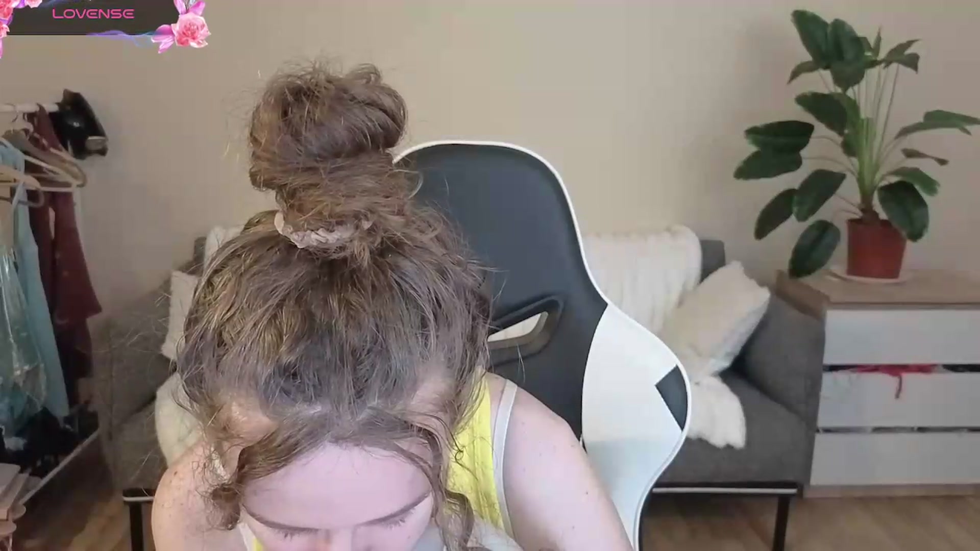 Gallery image thumbnail from BlueFlowerr's myfreecams stream on, 08/27/2026, 19:41 image 10 of 20
