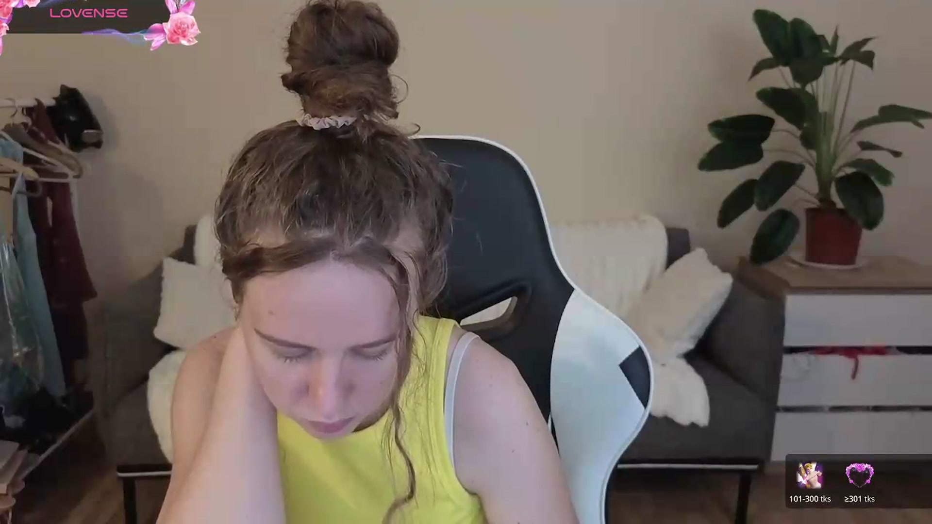 Gallery image thumbnail from BlueFlowerr's myfreecams stream on, 08/27/2026, 19:41 image 13 of 20