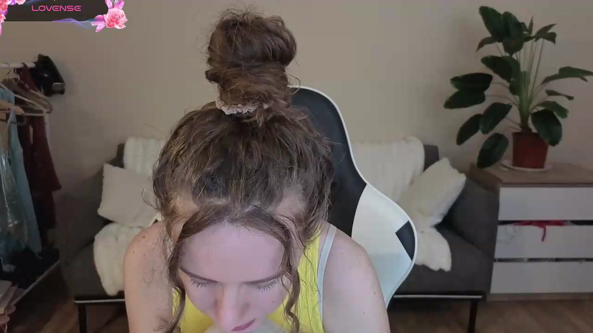 Gallery image thumbnail from BlueFlowerr's myfreecams stream on, 08/27/2026, 19:41 image 6 of 20