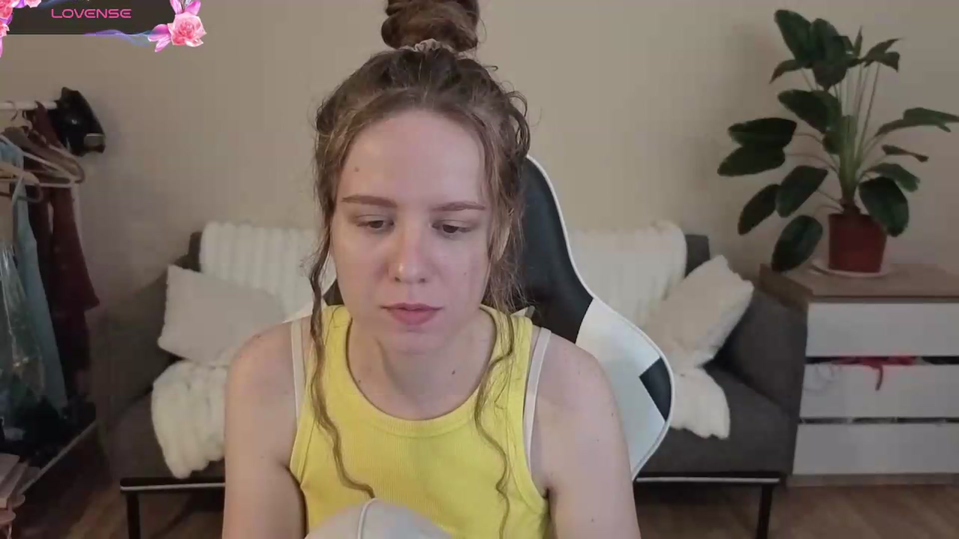 Gallery image thumbnail from BlueFlowerr's myfreecams stream on, 08/27/2026, 19:41 image 7 of 20