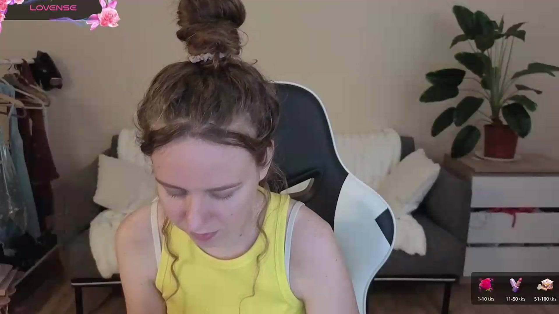 Gallery image thumbnail from BlueFlowerr's myfreecams stream on, 08/27/2026, 19:41 image 20 of 20
