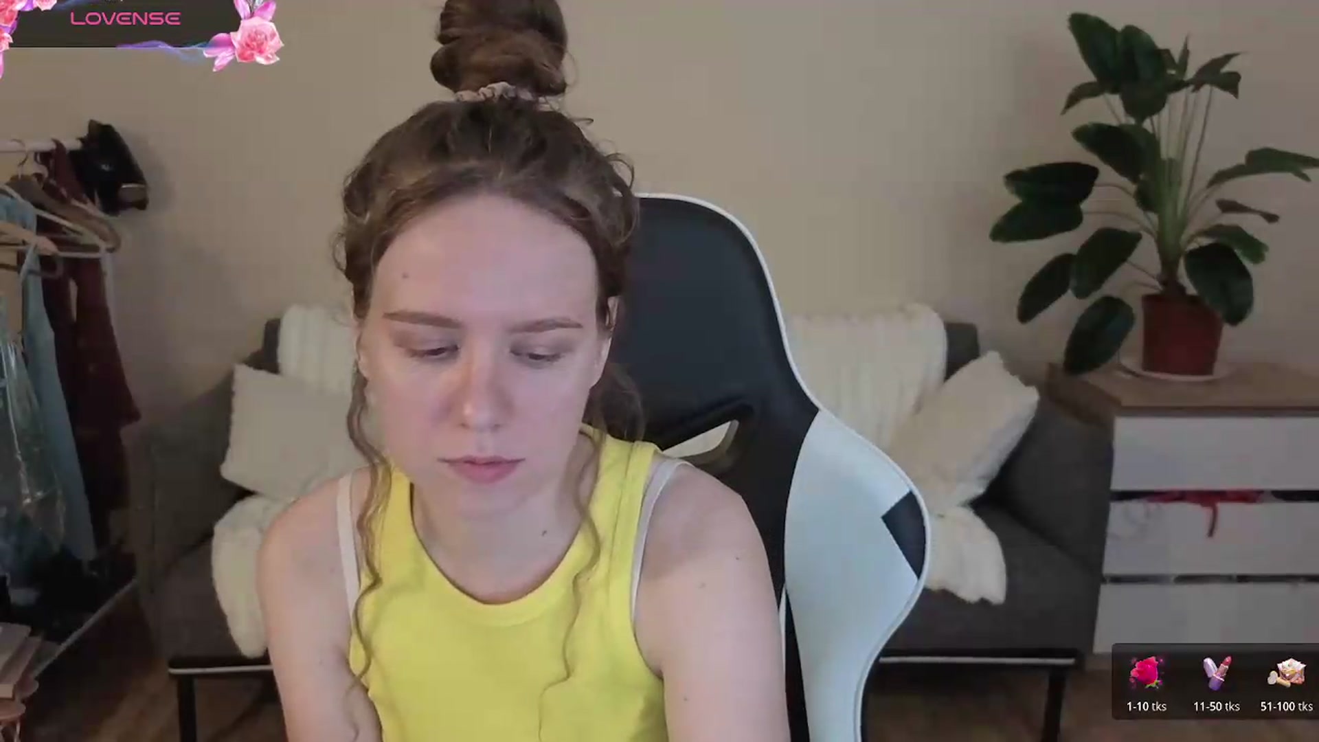 Gallery image thumbnail from BlueFlowerr's myfreecams stream on, 08/27/2026, 19:41 image 19 of 20