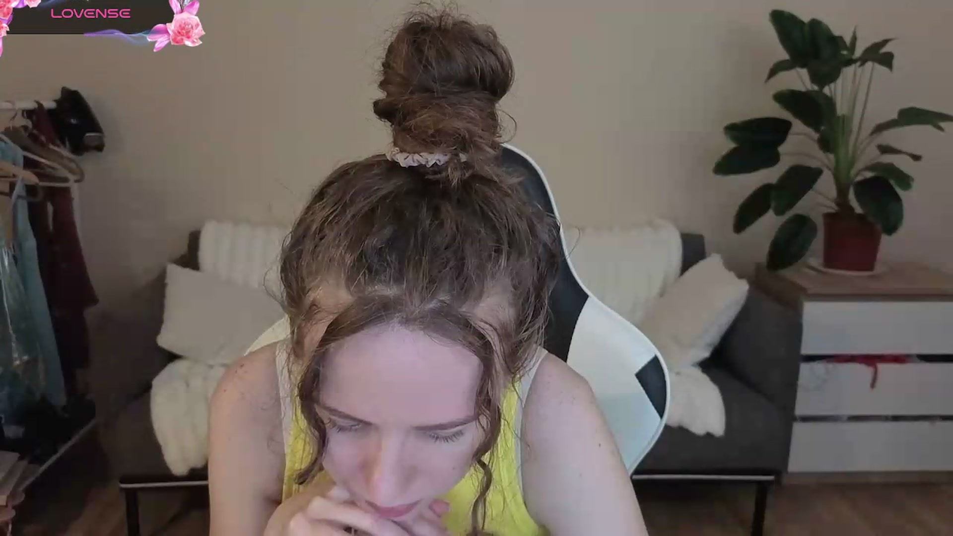 Gallery image thumbnail from BlueFlowerr's myfreecams stream on, 08/27/2026, 19:41 image 5 of 20