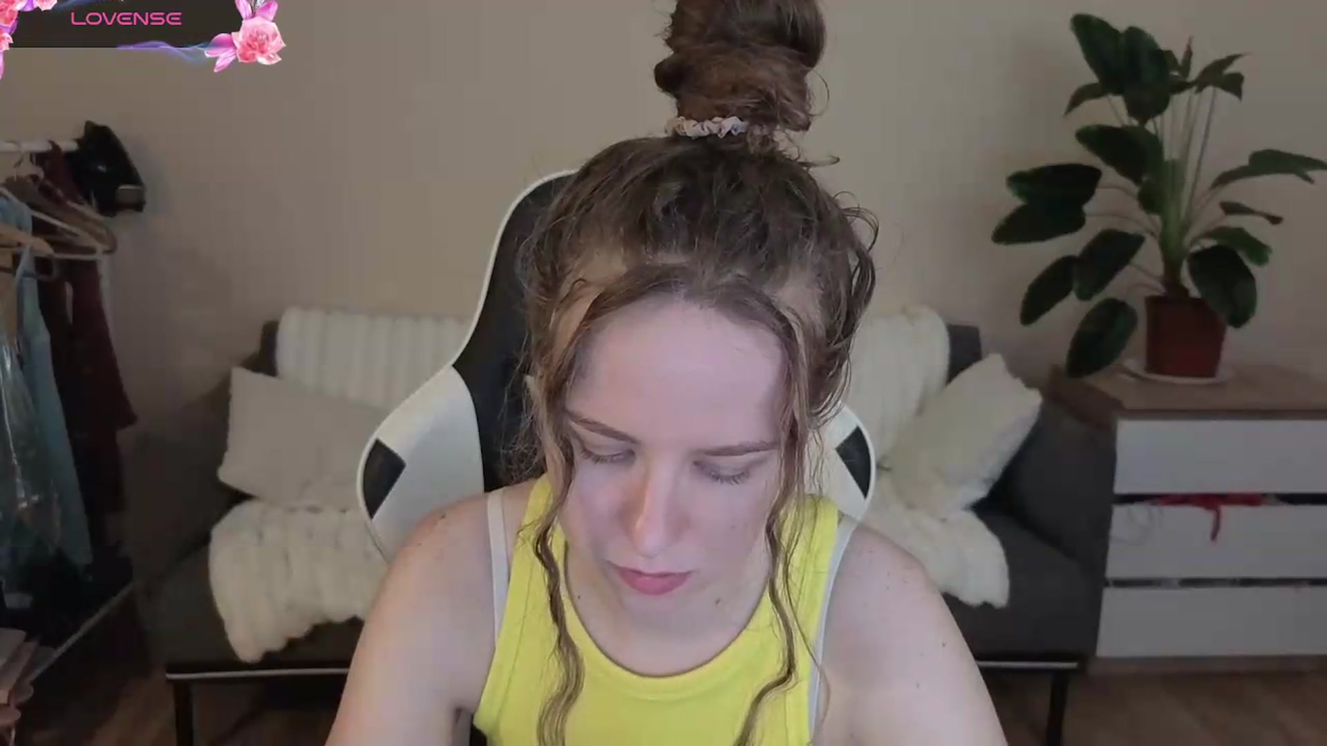 Gallery image thumbnail from BlueFlowerr's myfreecams stream on, 08/27/2026, 19:41 image 2 of 20
