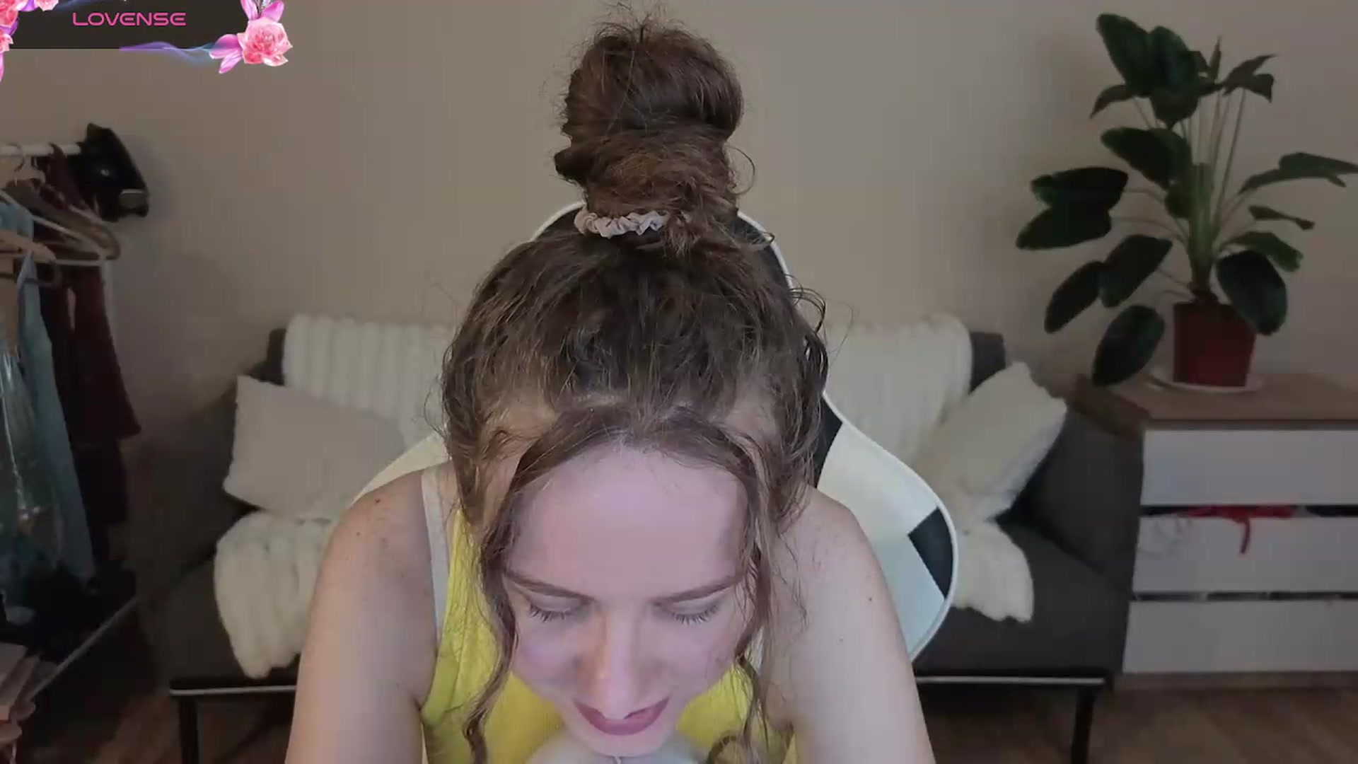 Gallery image thumbnail from BlueFlowerr's myfreecams stream on, 08/27/2026, 19:41 image 4 of 20