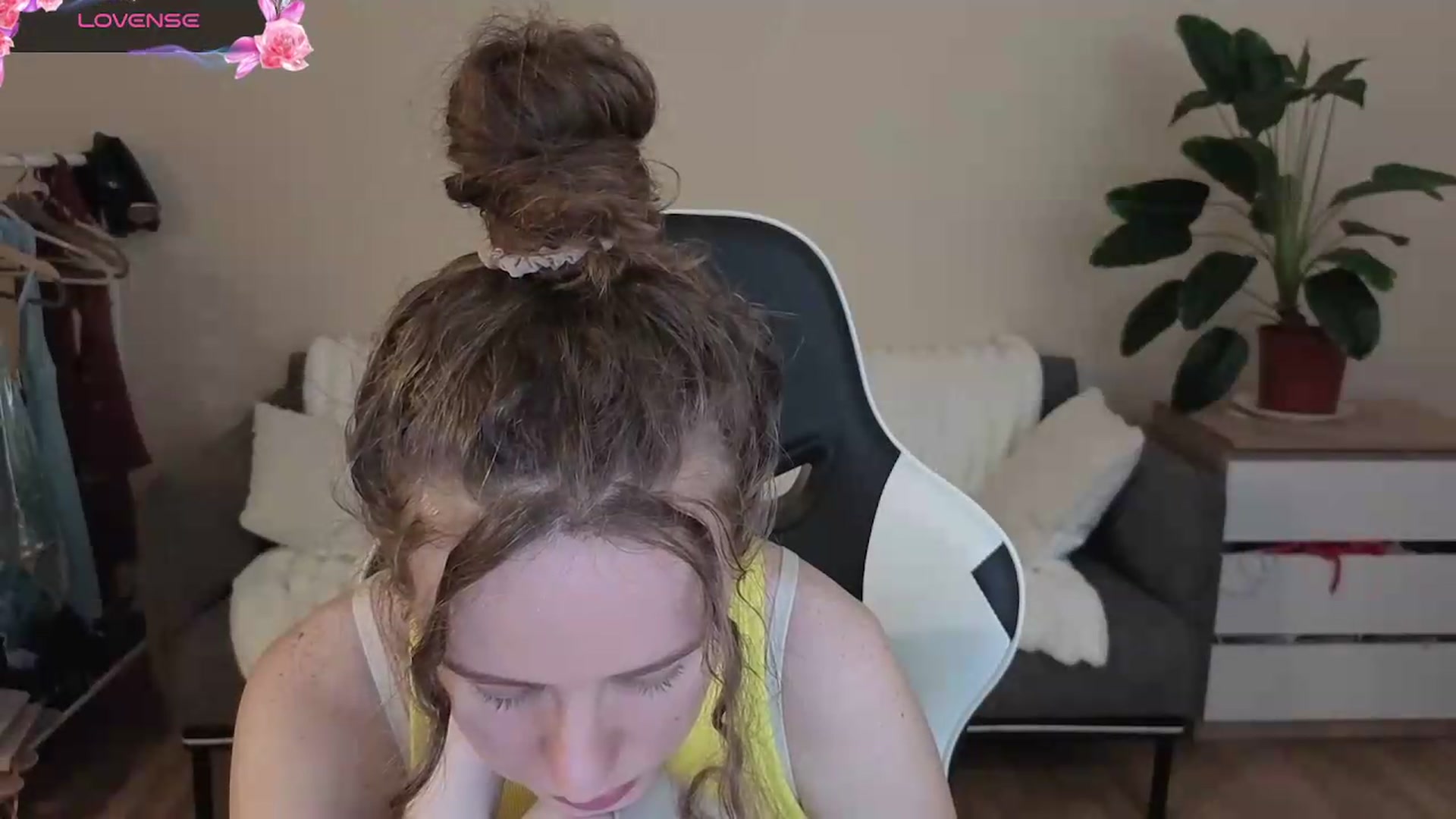 Gallery image thumbnail from BlueFlowerr's myfreecams stream on, 08/27/2026, 19:41 image 8 of 20