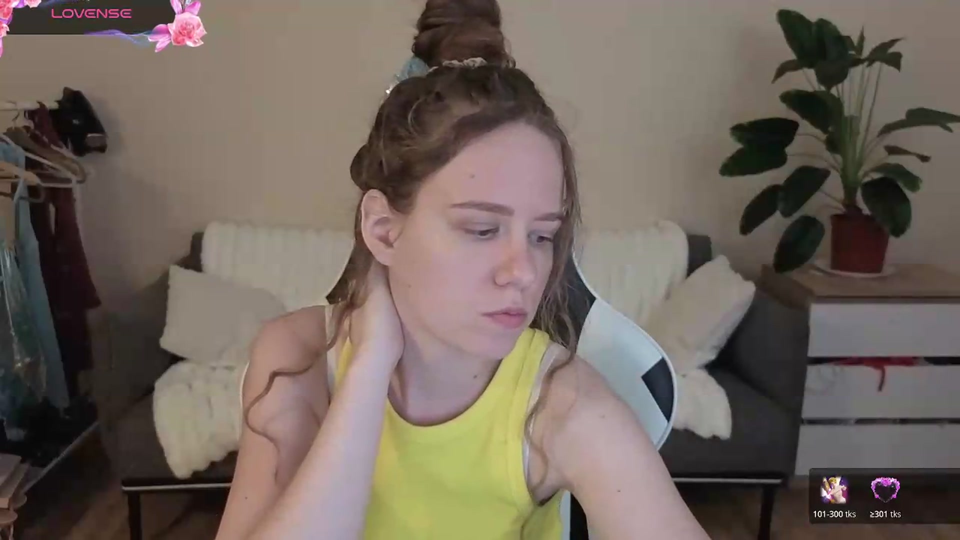 Gallery image thumbnail from BlueFlowerr's myfreecams stream on, 08/27/2026, 19:41 image 14 of 20