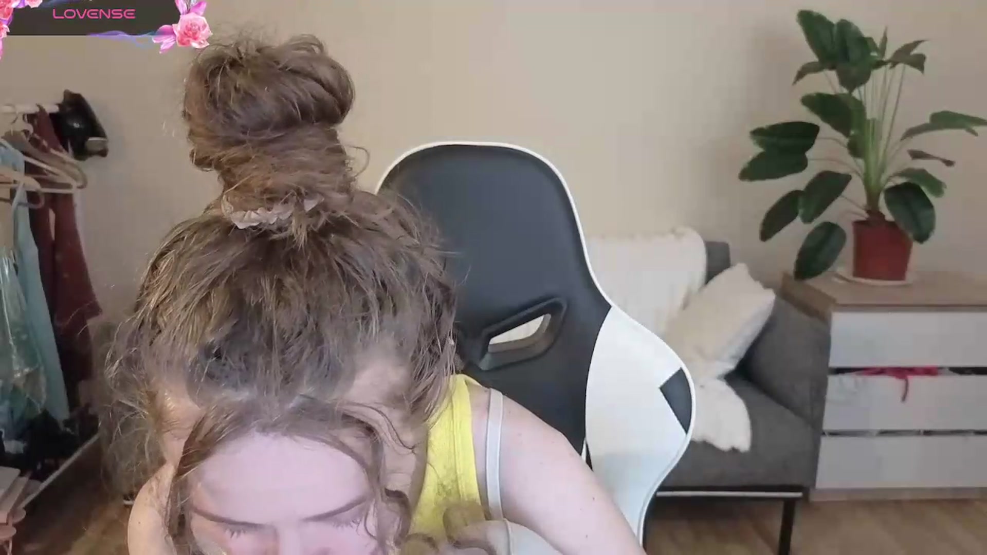 Gallery image thumbnail from BlueFlowerr's myfreecams stream on, 08/27/2026, 19:41 image 9 of 20