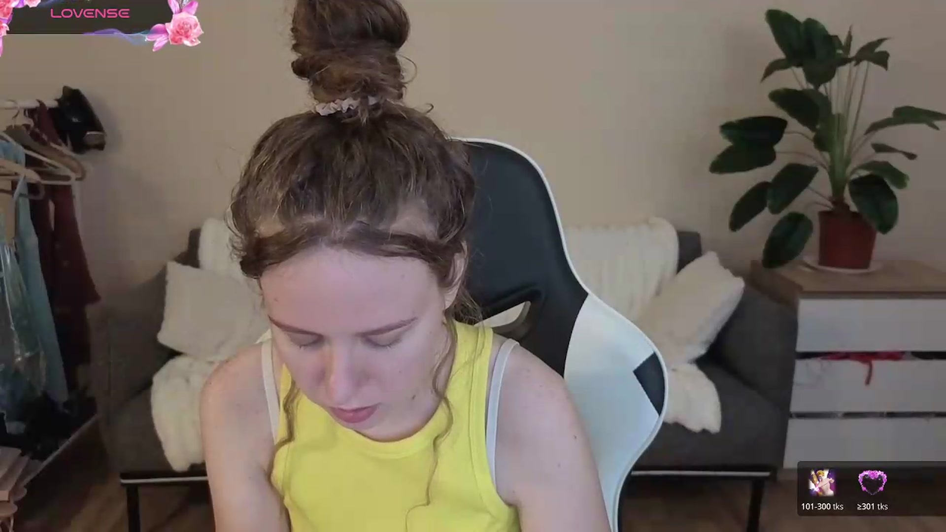 Gallery image thumbnail from BlueFlowerr's myfreecams stream on, 08/27/2026, 19:41 image 16 of 20