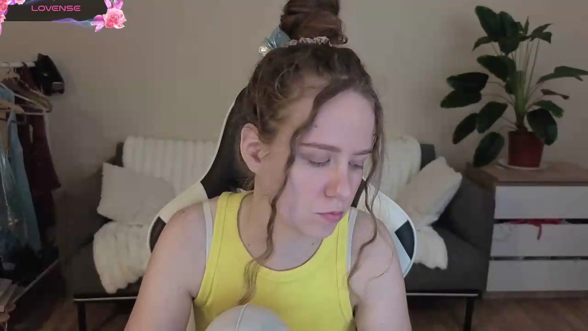 Gallery image thumbnail from BlueFlowerr's myfreecams stream on, 08/27/2026, 19:41 image 11 of 20