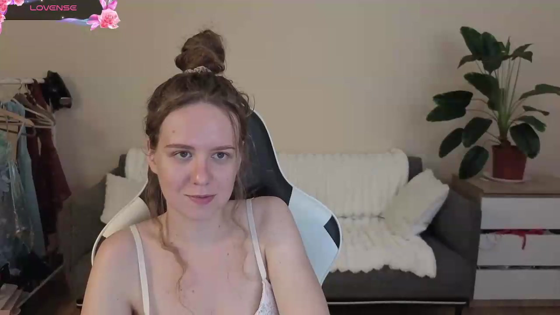 Gallery image thumbnail from BlueFlowerr's myfreecams stream on, 08/27/2026, 22:25 image 8 of 20