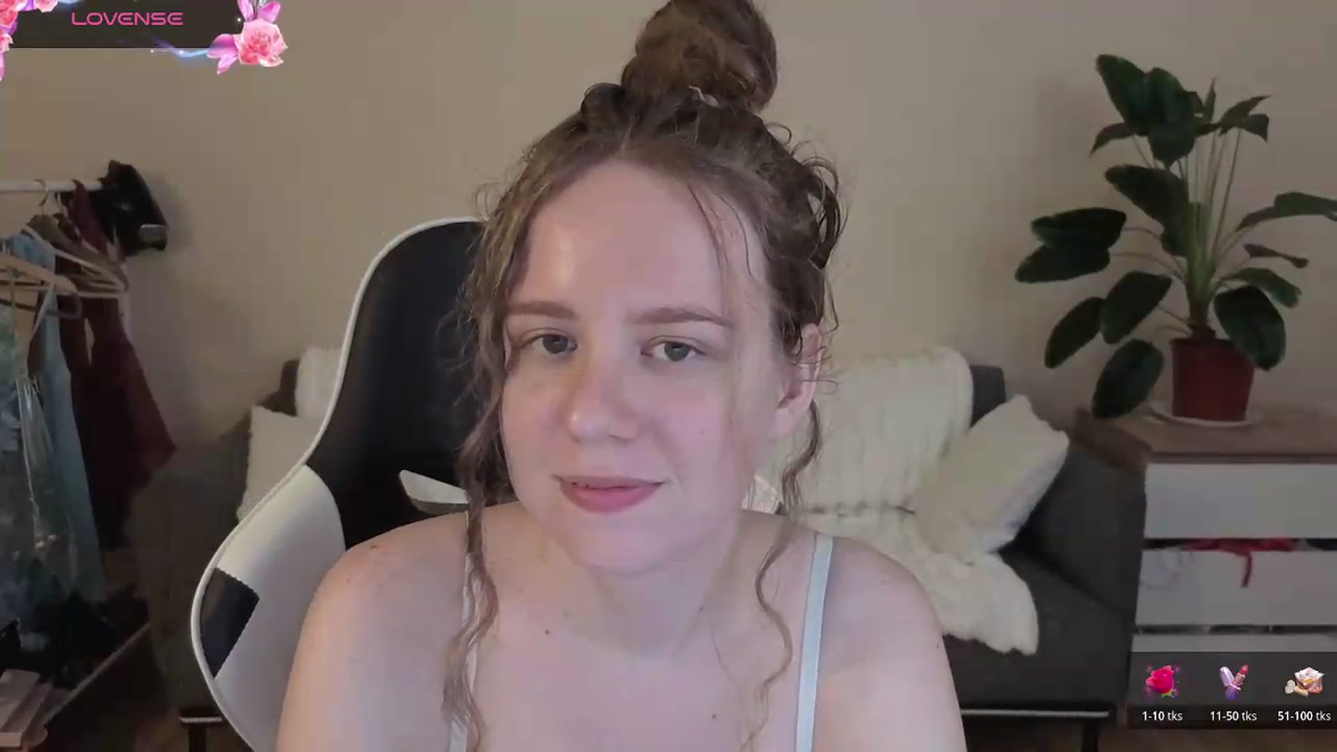 Gallery image thumbnail from BlueFlowerr's myfreecams stream on, 08/27/2026, 22:25 image 6 of 20