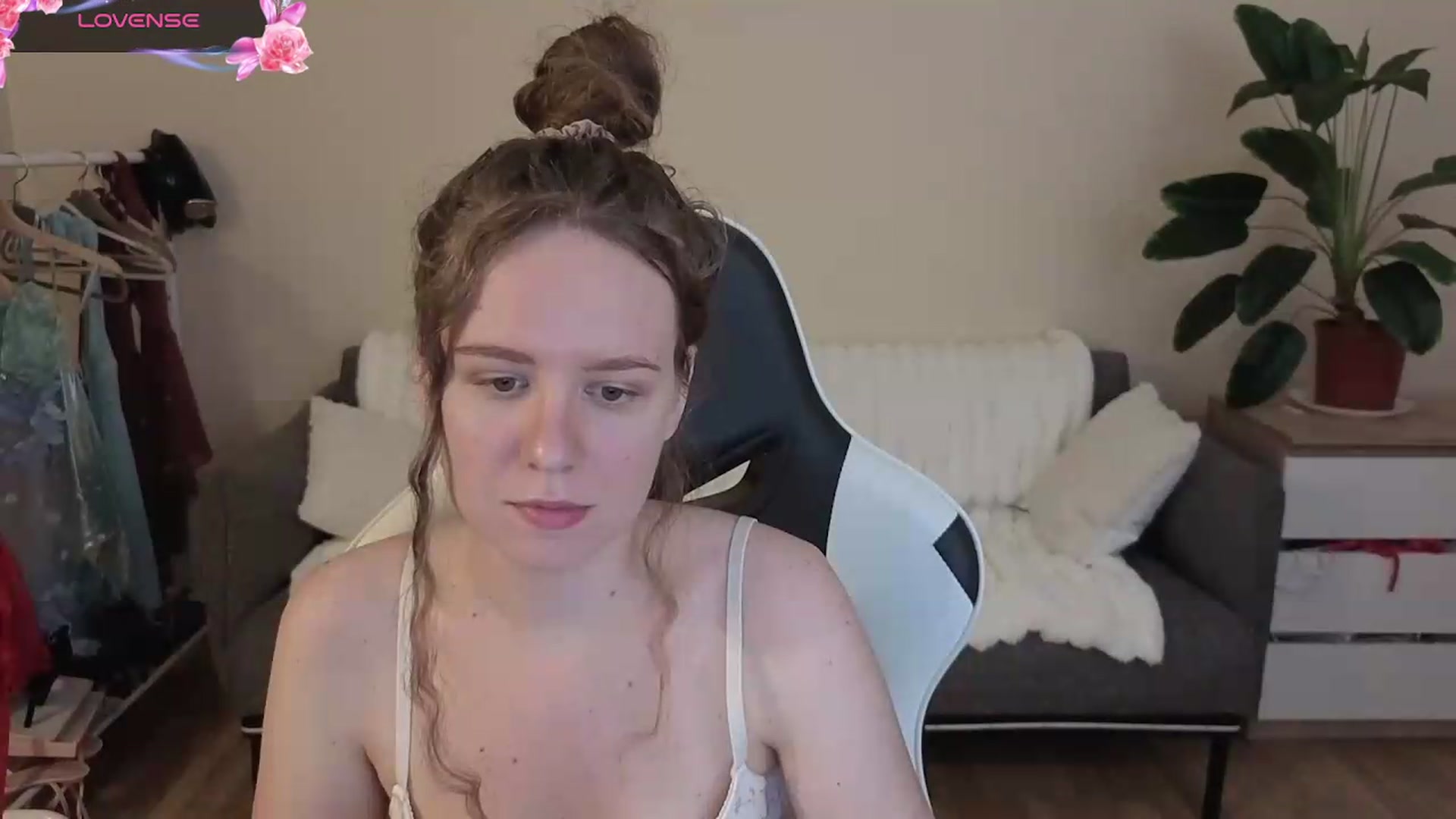 Gallery image thumbnail from BlueFlowerr's myfreecams stream on, 08/27/2026, 22:25 image 12 of 20