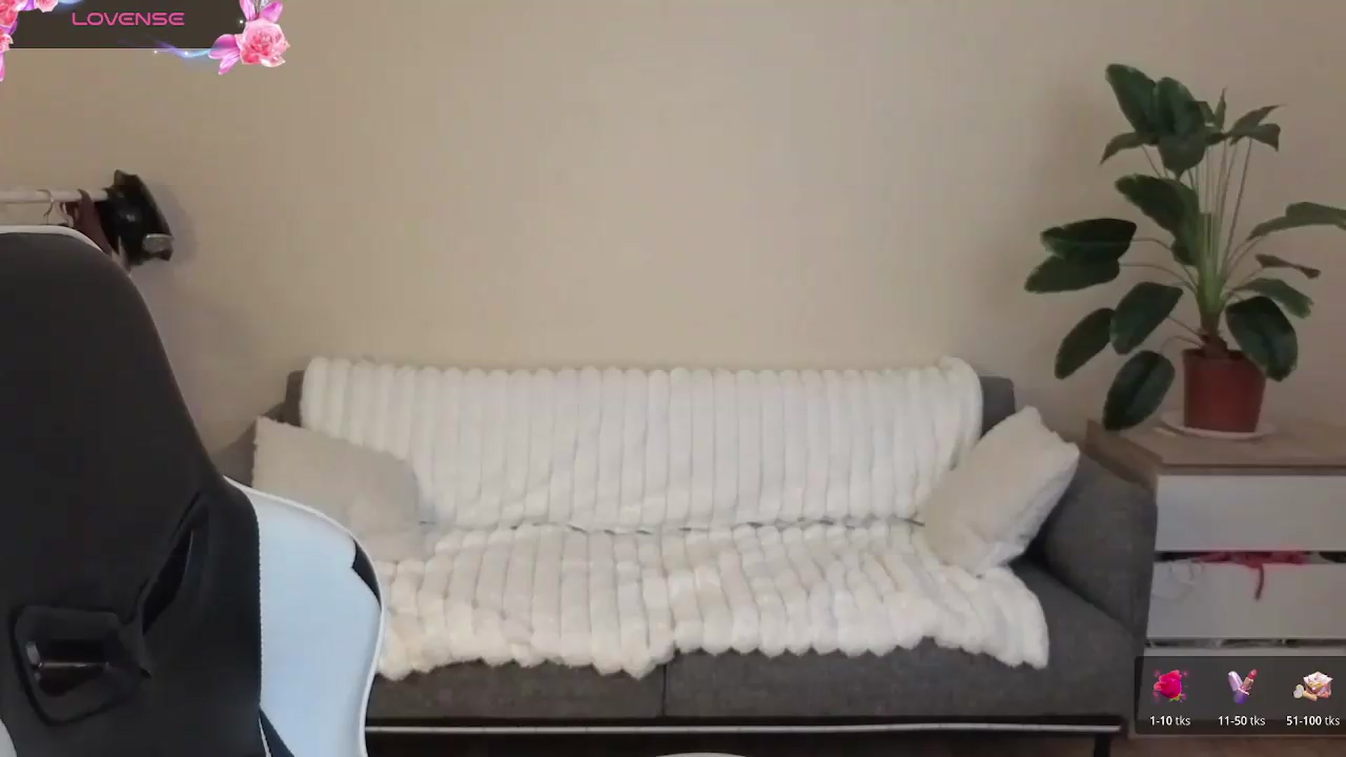 Gallery image thumbnail from BlueFlowerr's myfreecams stream on, 08/27/2026, 22:25 image 7 of 20