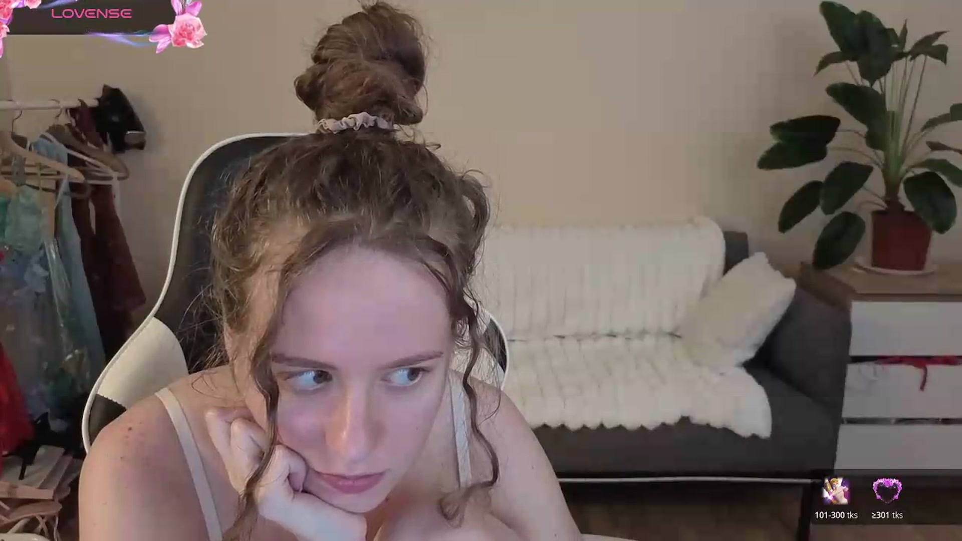 Gallery image thumbnail from BlueFlowerr's myfreecams stream on, 08/27/2026, 23:02 image 3 of 20