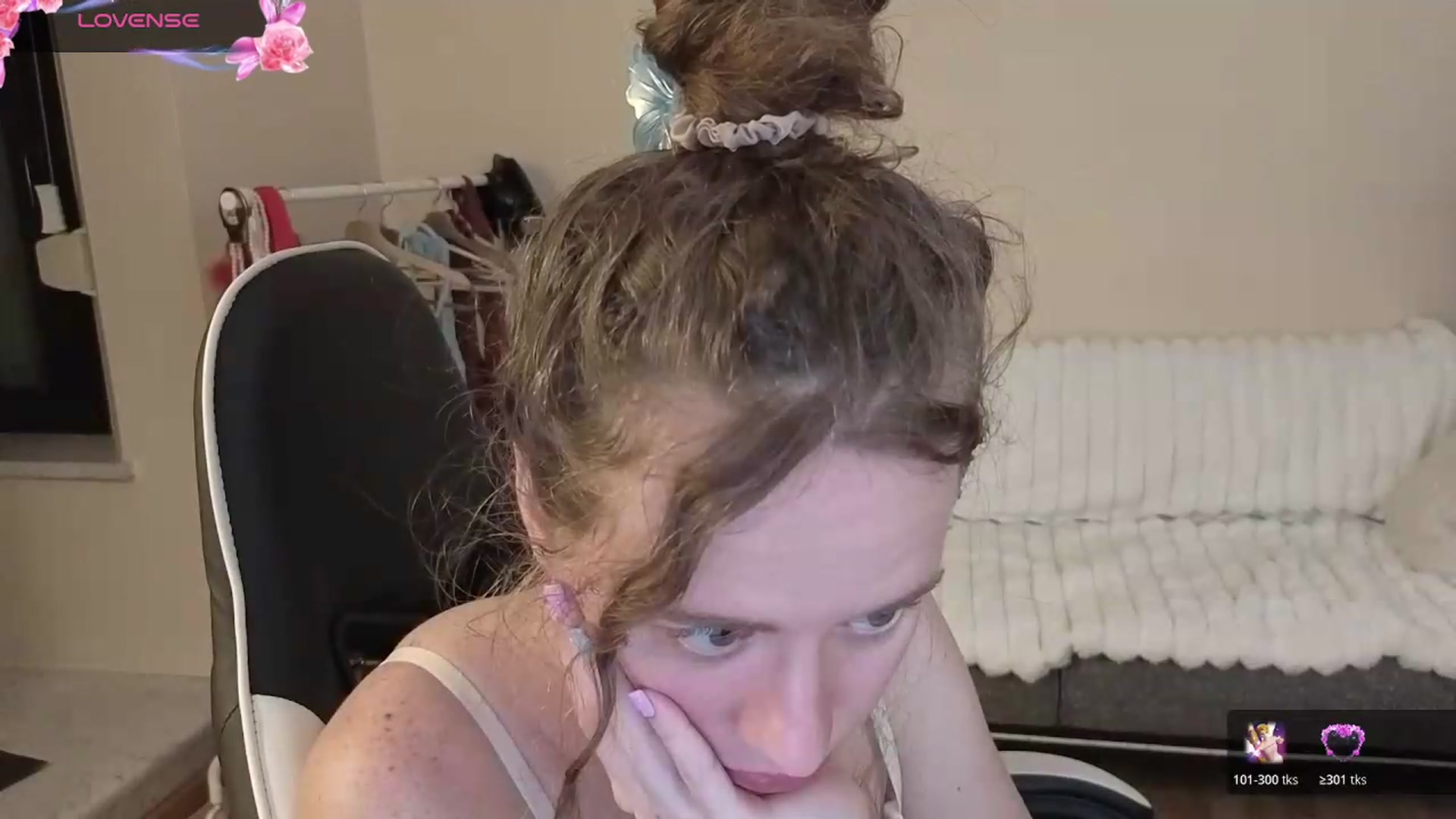 Gallery image thumbnail from BlueFlowerr's myfreecams stream on, 08/27/2026, 23:02 image 19 of 20