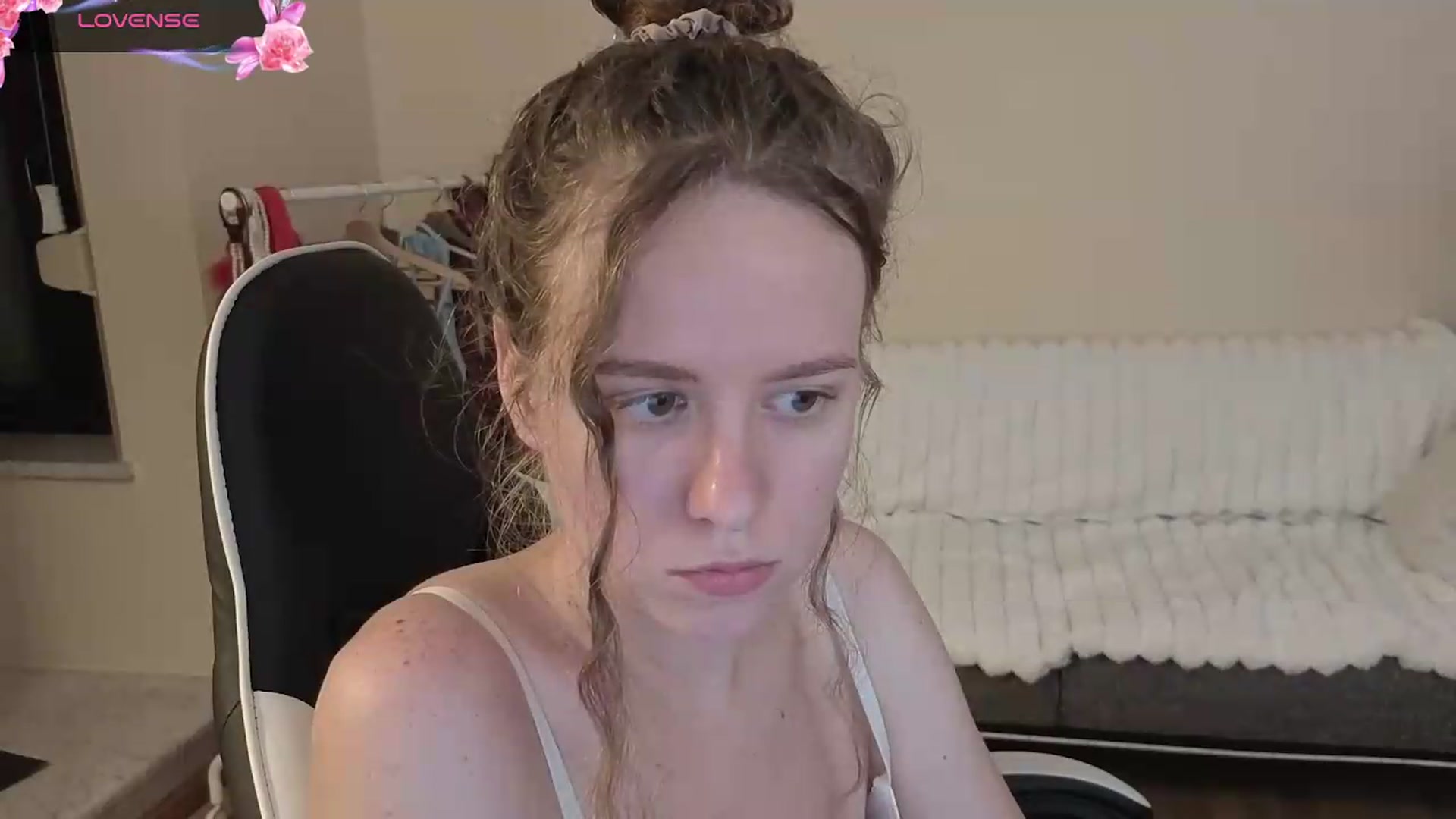 Gallery image thumbnail from BlueFlowerr's myfreecams stream on, 08/27/2026, 23:02 image 15 of 20