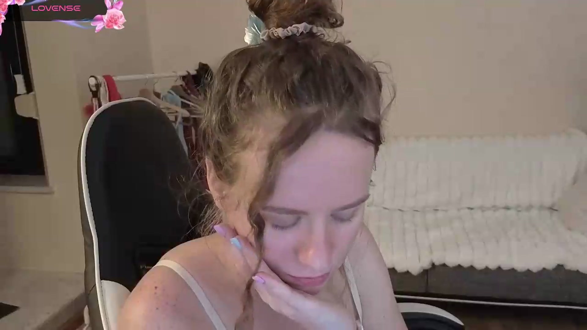 Gallery image thumbnail from BlueFlowerr's myfreecams stream on, 08/27/2026, 23:02 image 17 of 20