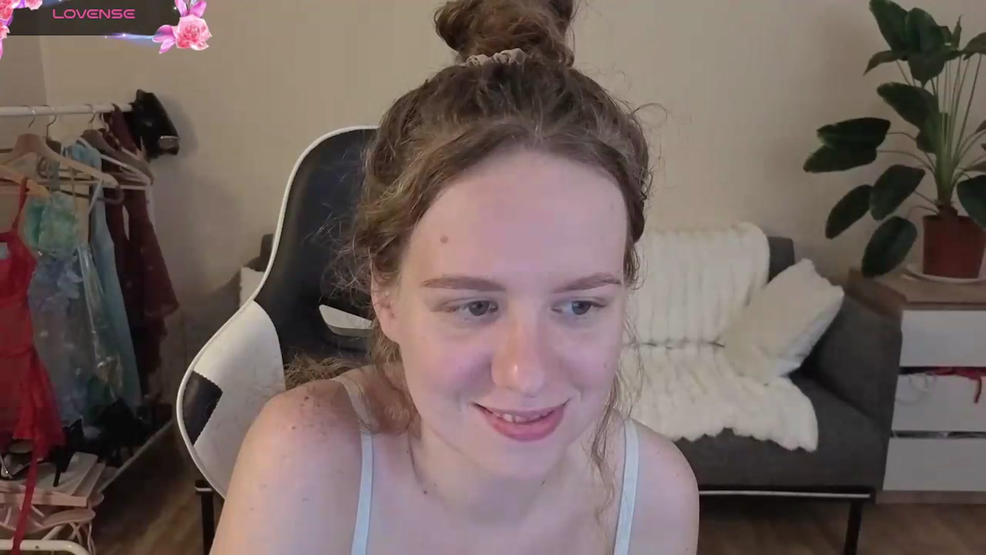 Gallery image thumbnail from BlueFlowerr's myfreecams stream on, 08/28/2026, 24:02 image 5 of 20